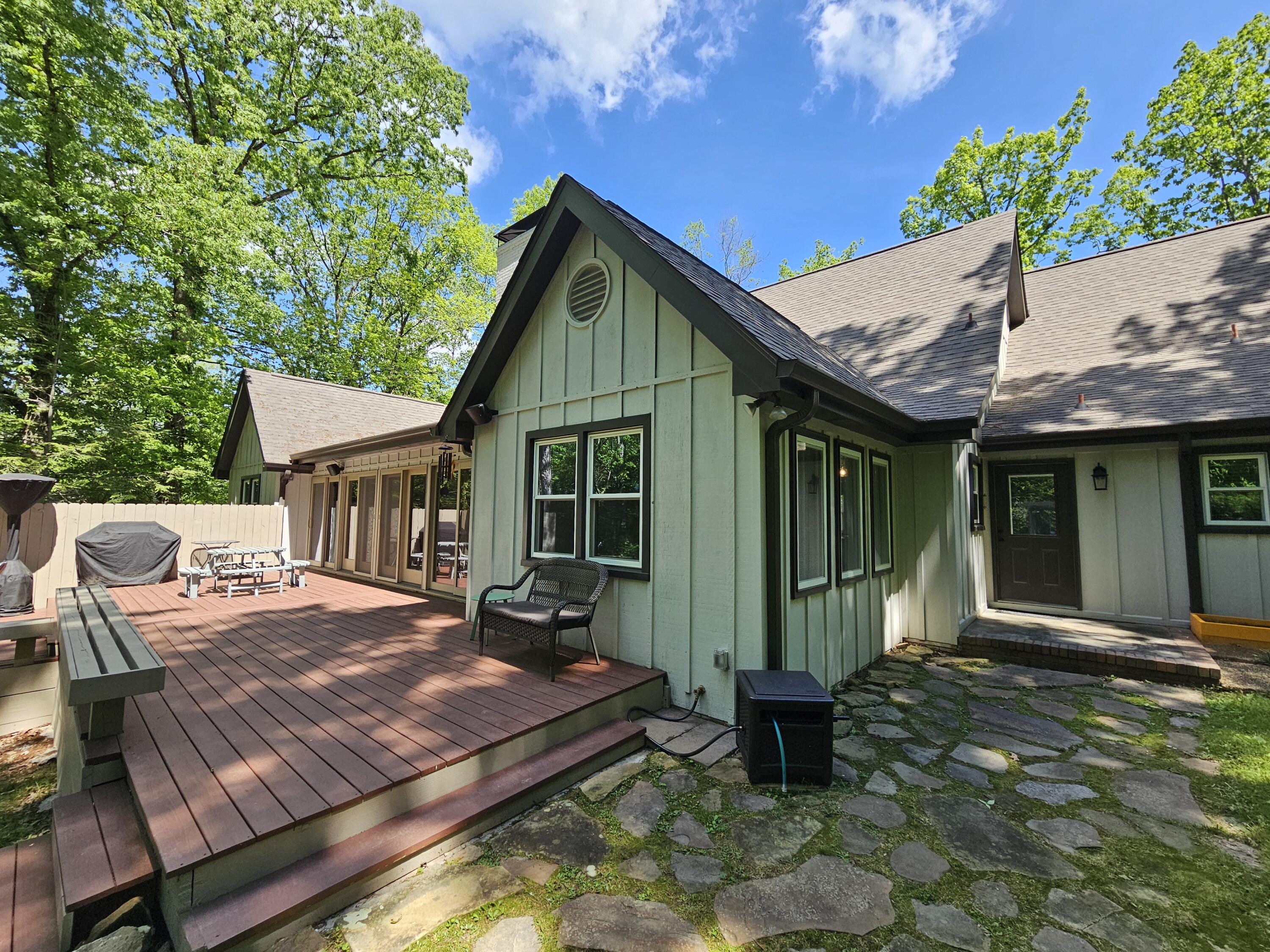 321 Robin Hood Trail