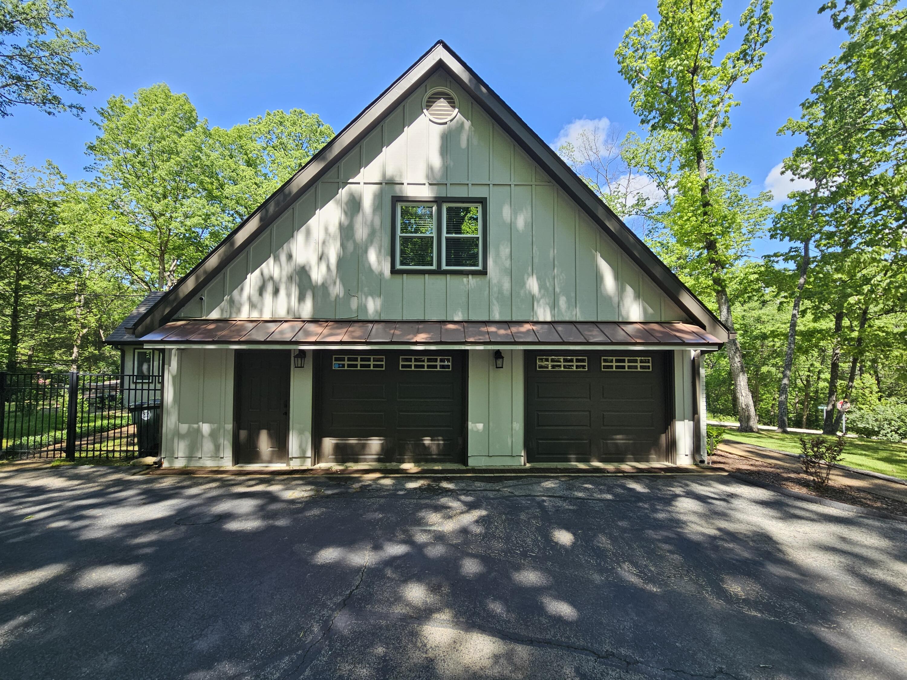 321 Robin Hood Trail