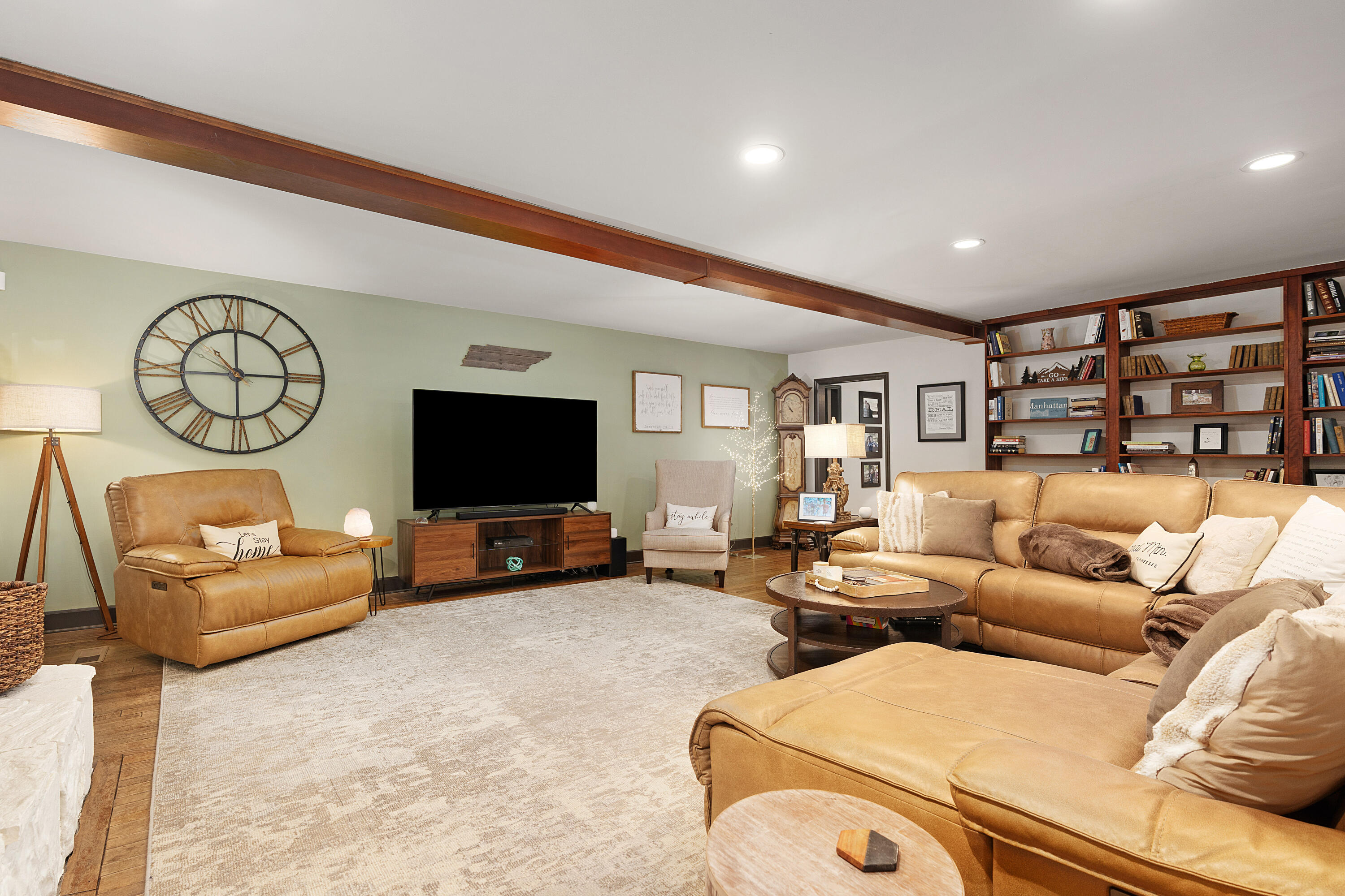 321 Robin Hood Trail