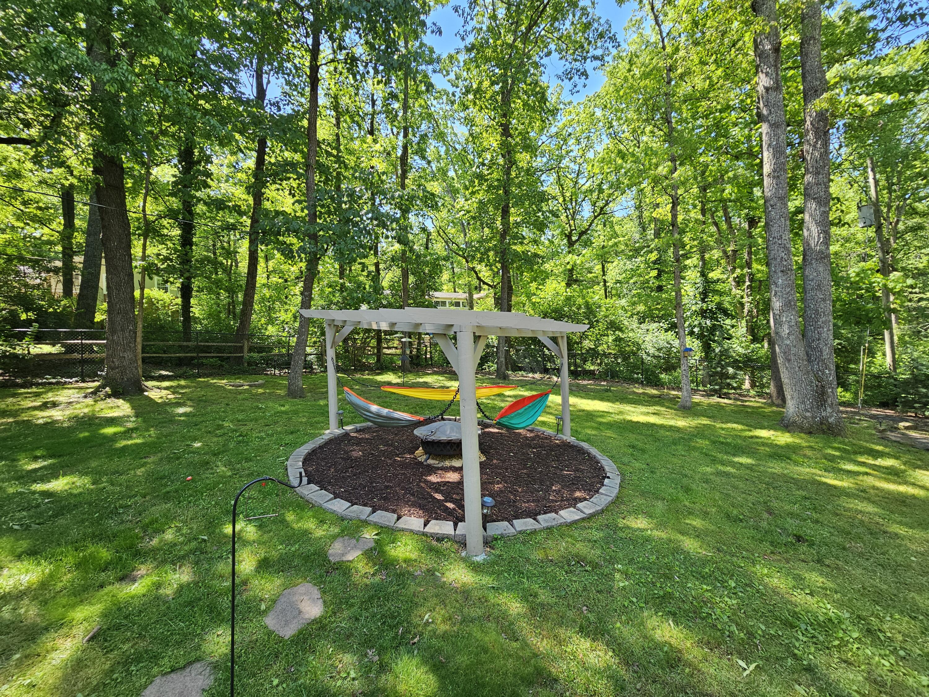 321 Robin Hood Trail