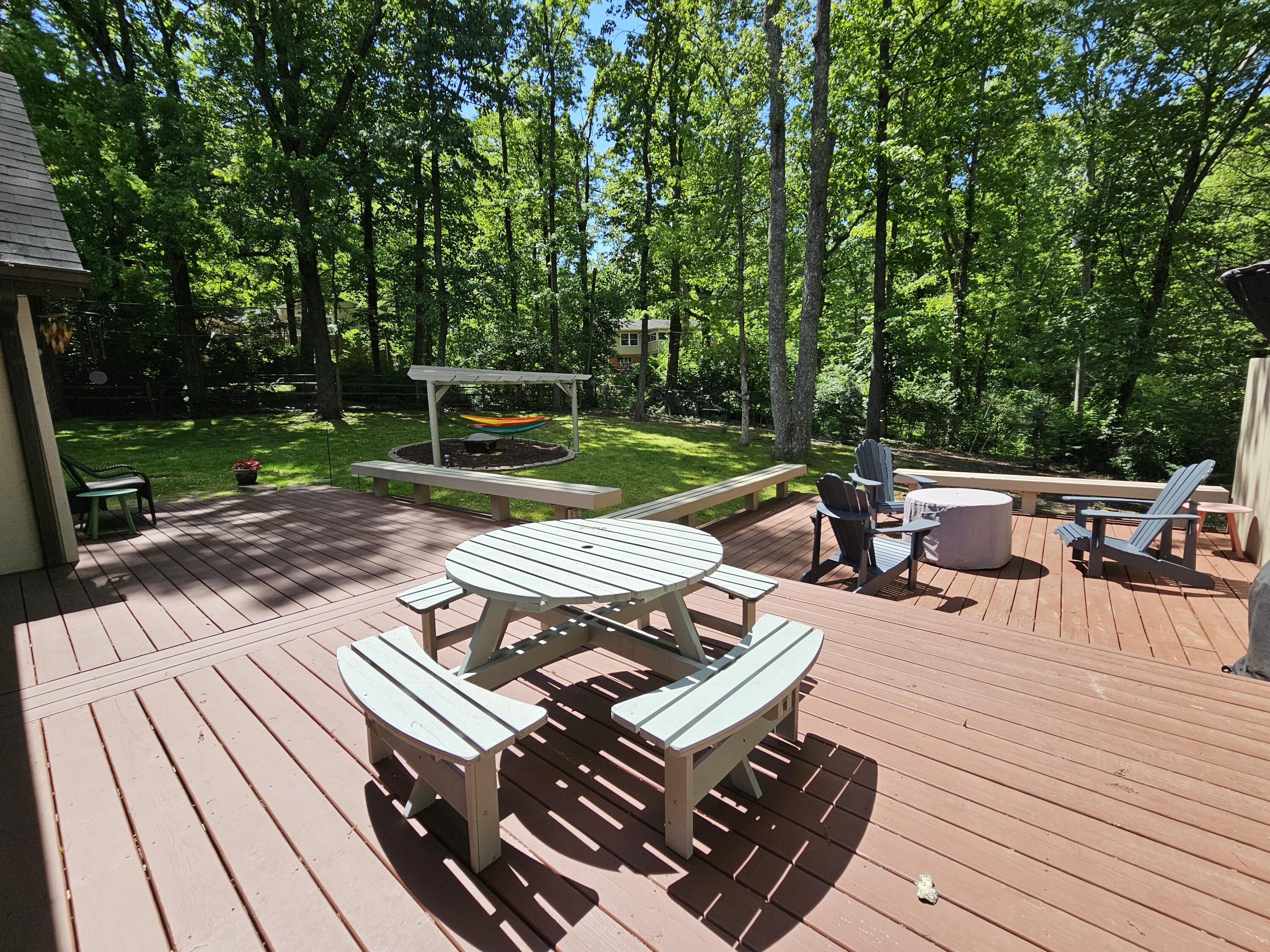 321 Robin Hood Trail