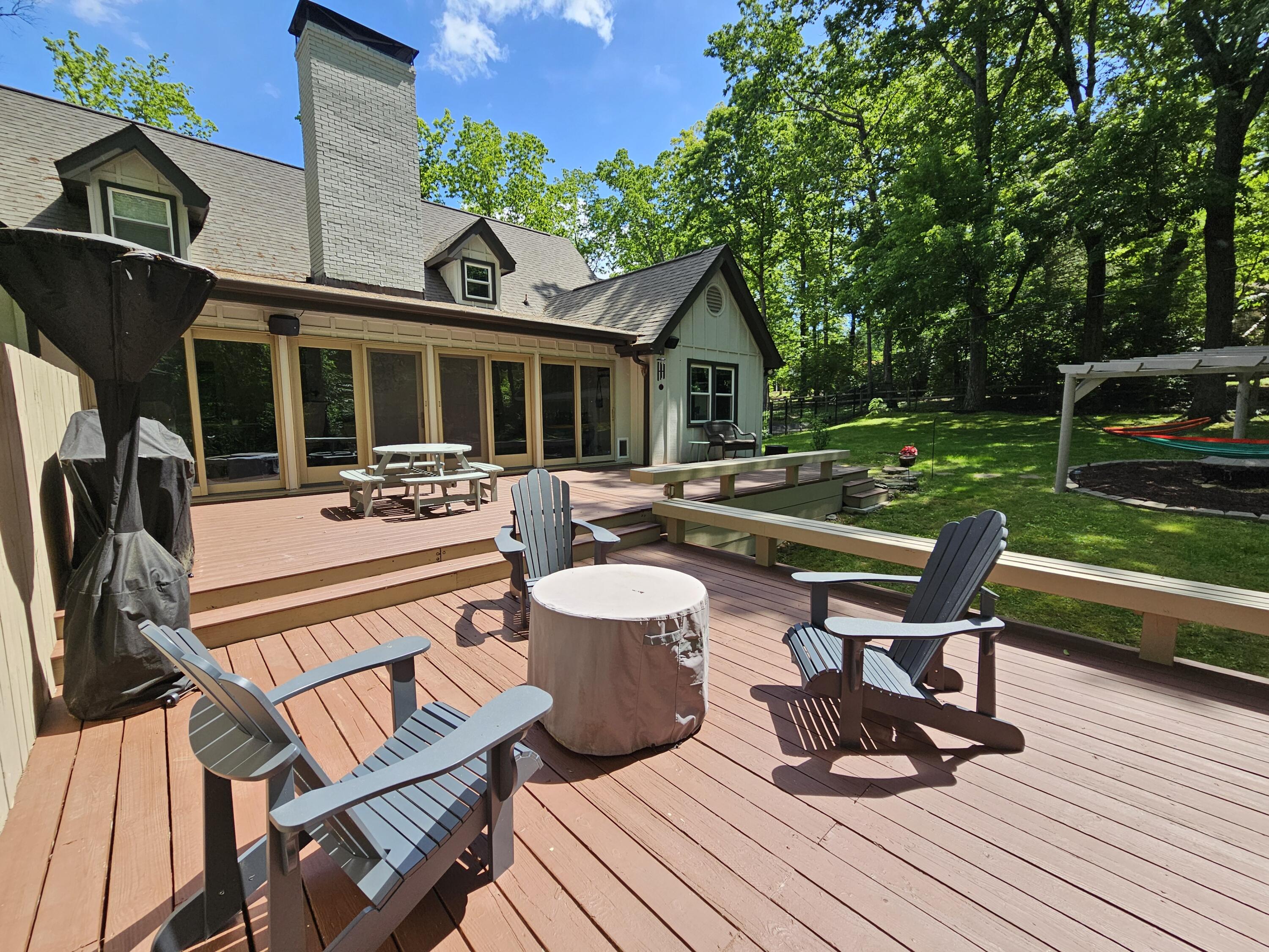 321 Robin Hood Trail