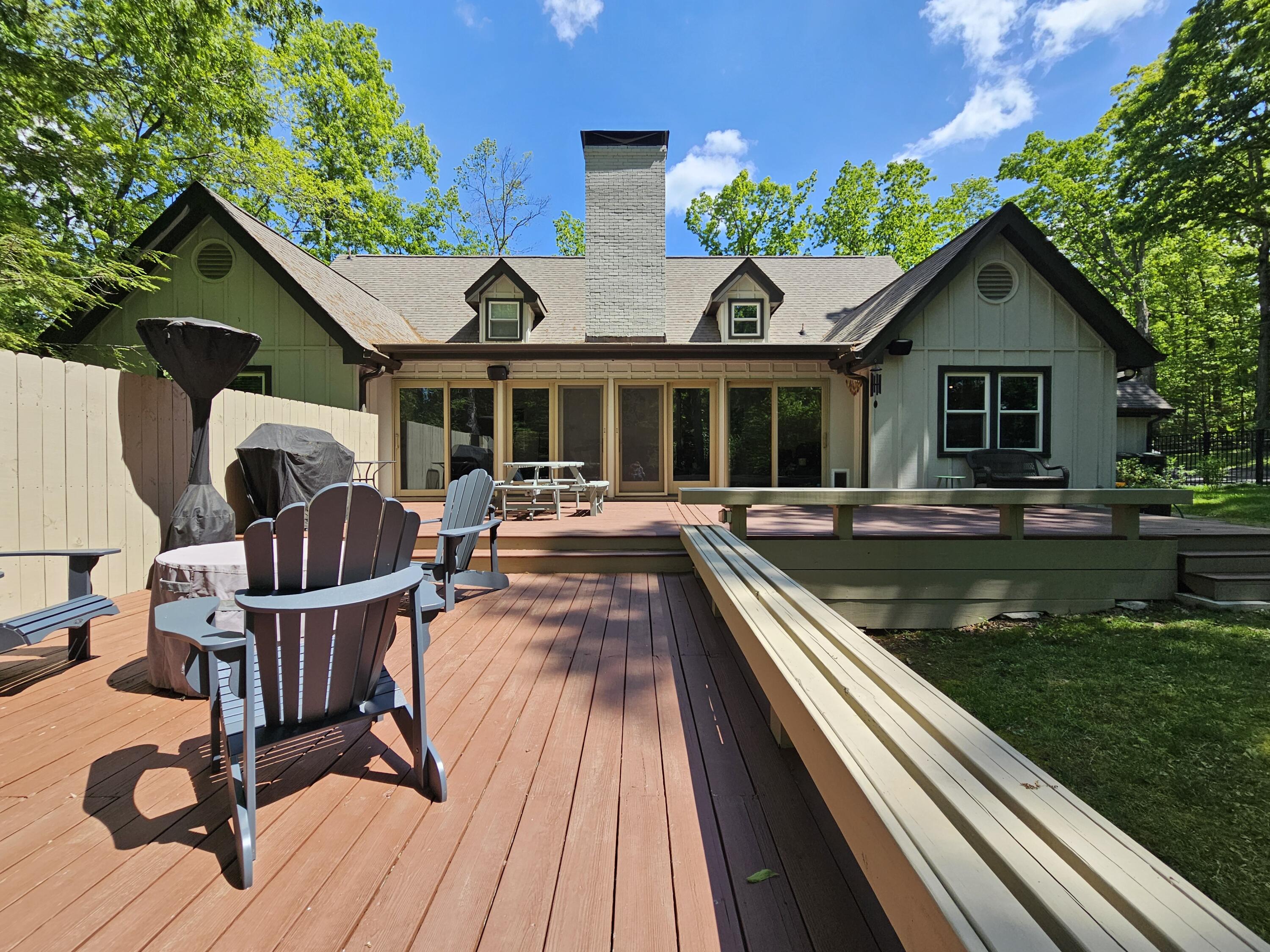 321 Robin Hood Trail