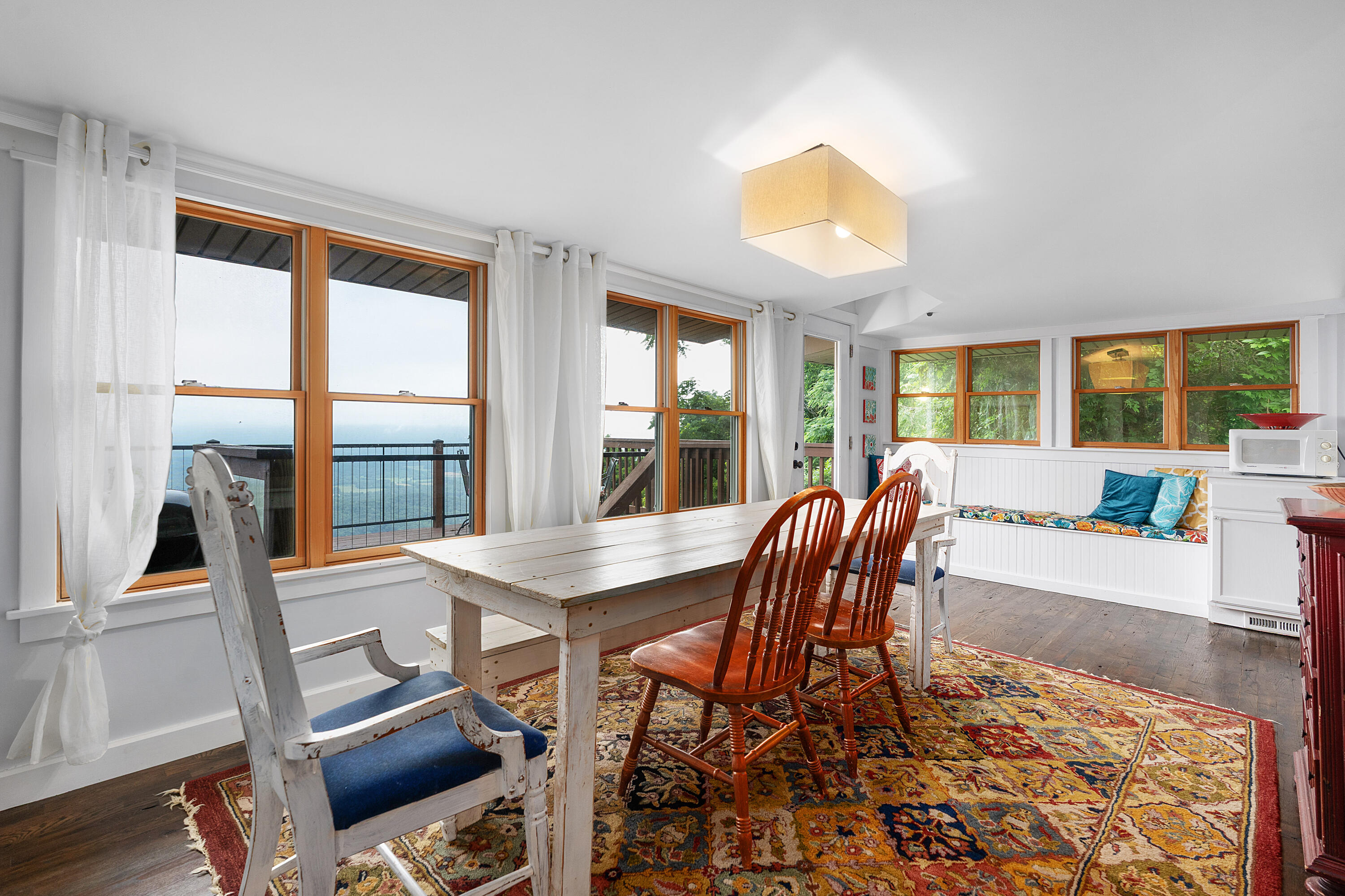 9311 Scenic Highway