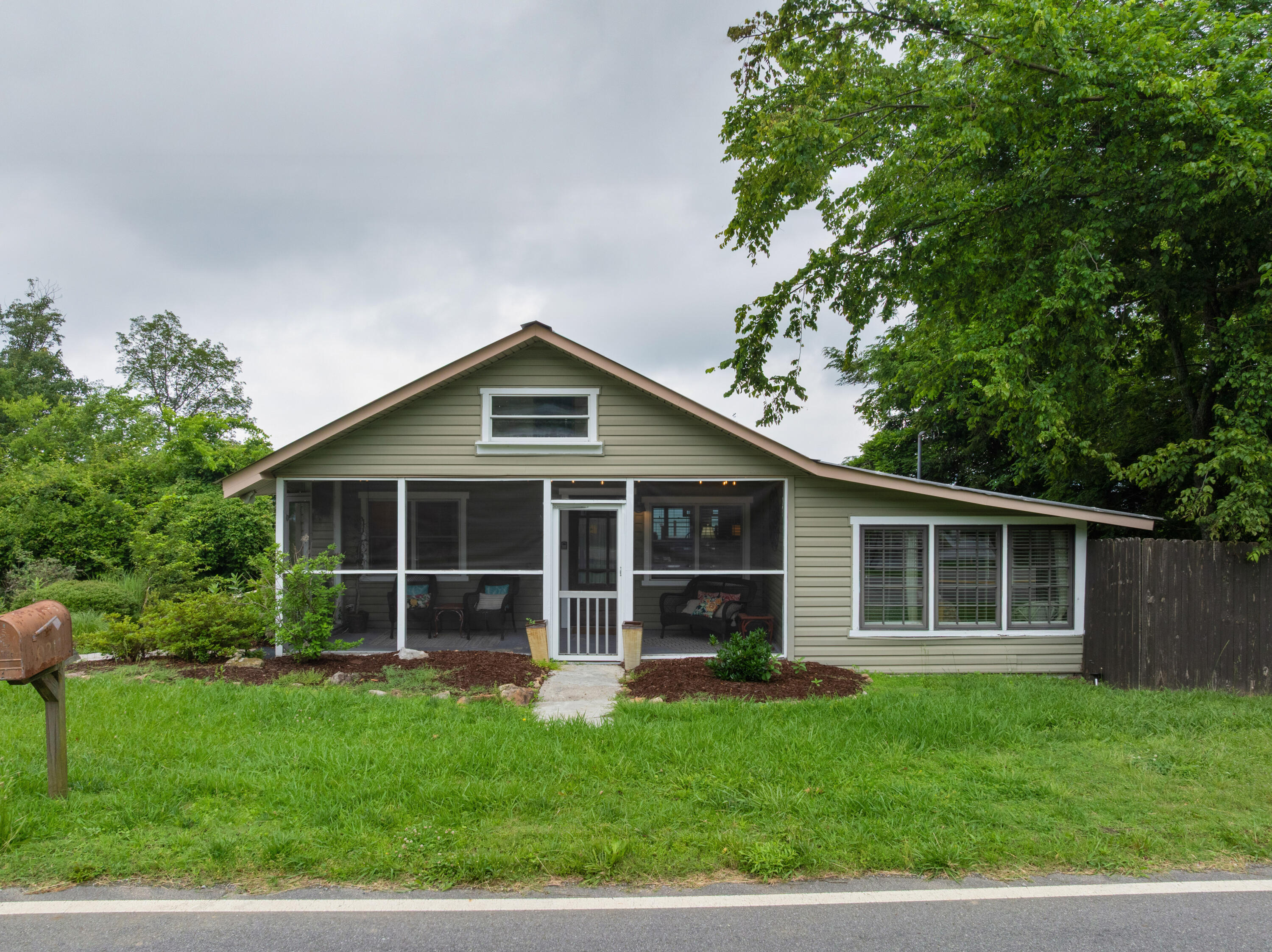 9311 Scenic Highway