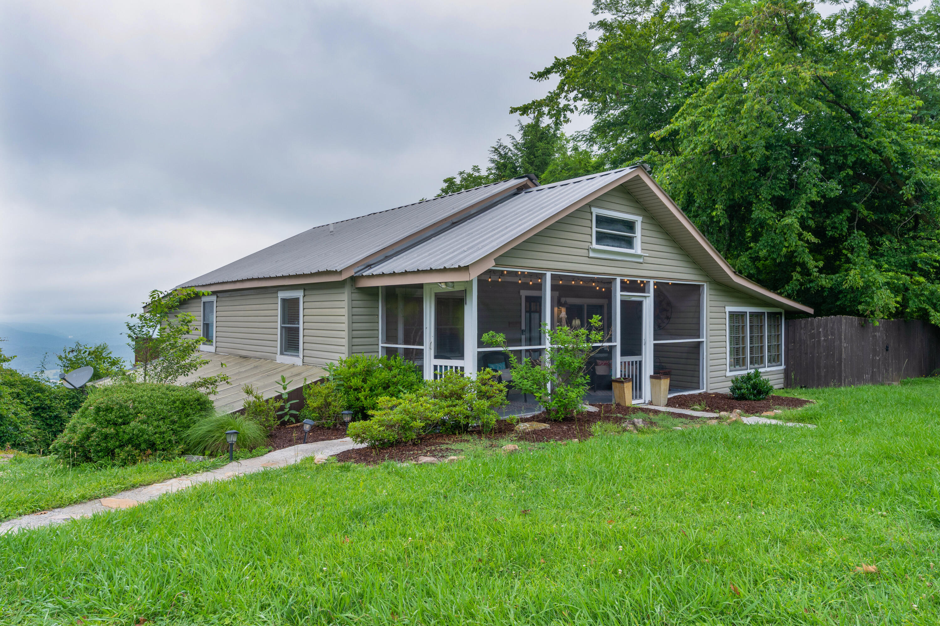 9311 Scenic Highway