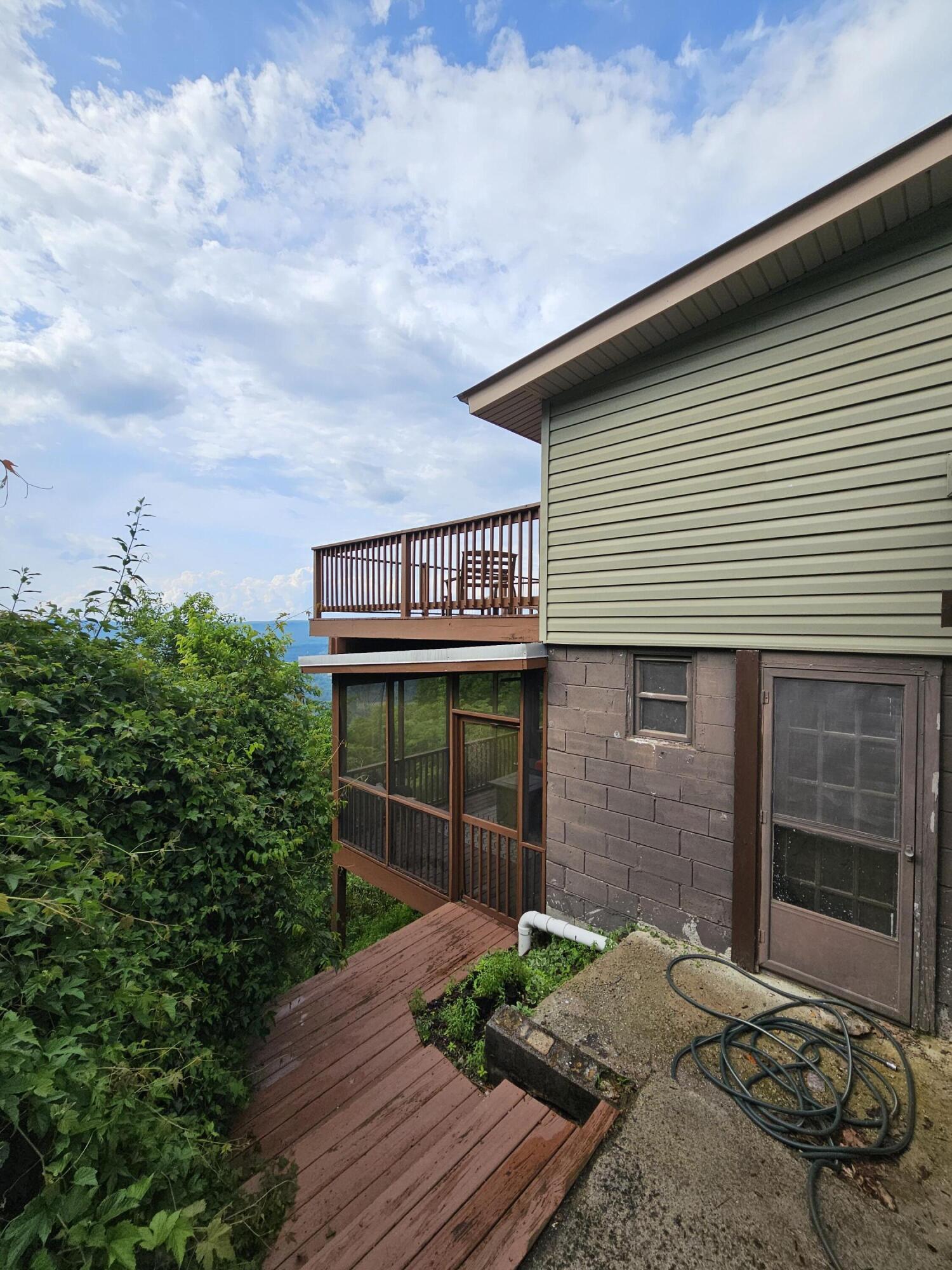 9311 Scenic Highway