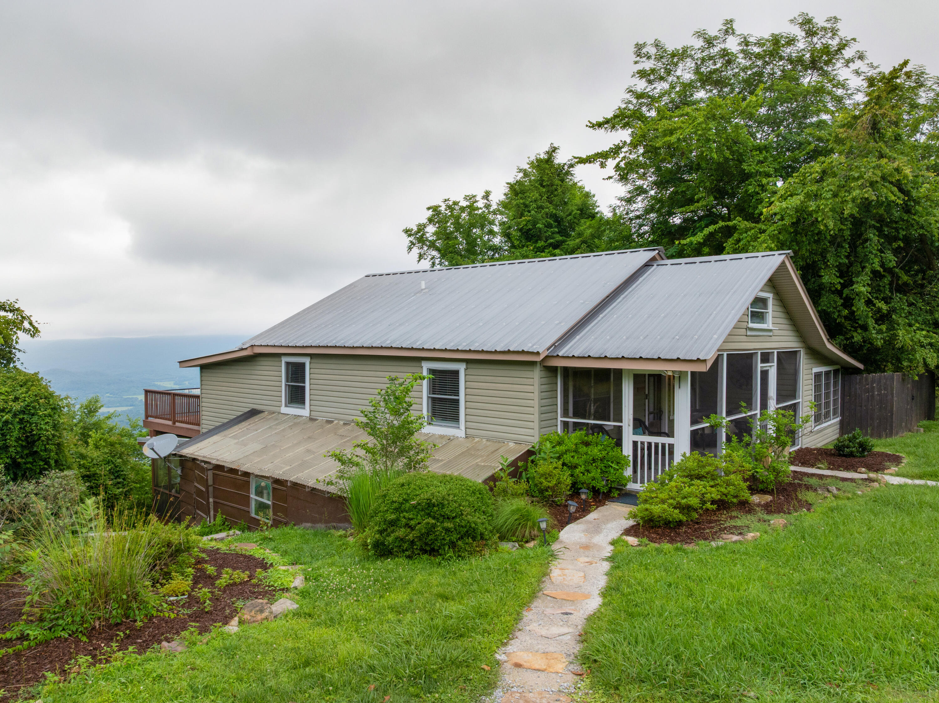 9311 Scenic Highway
