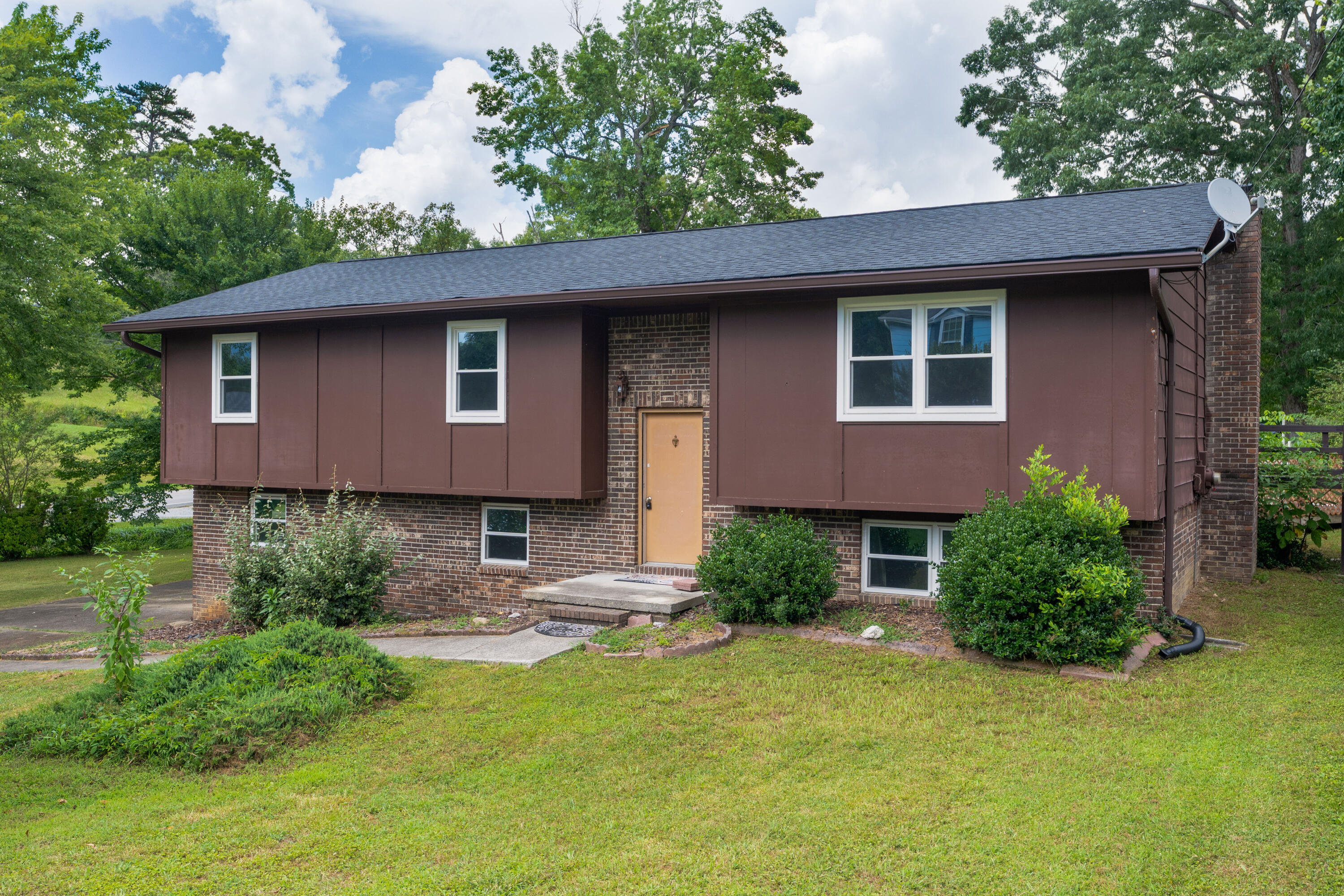 8212 Thornwood Drive