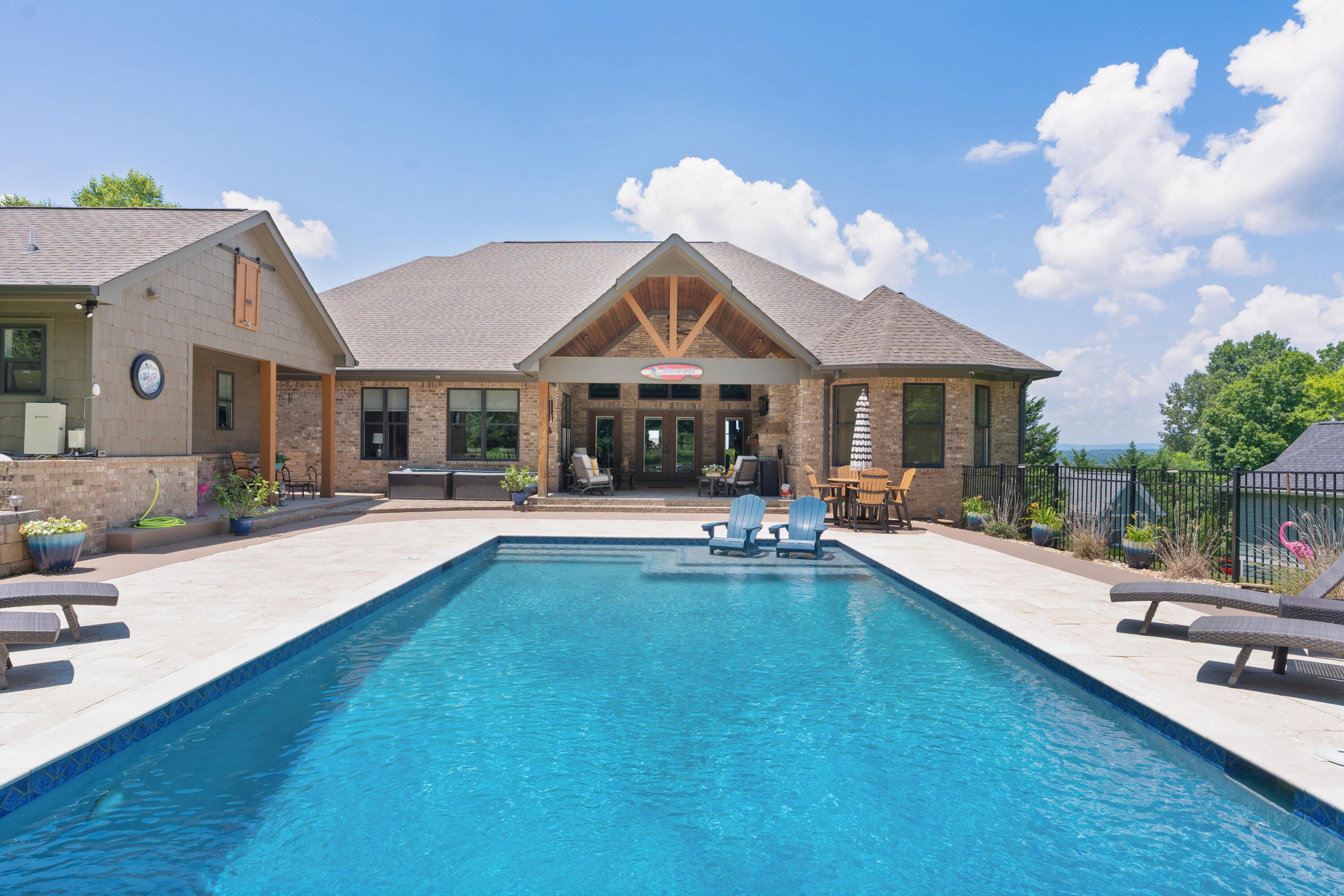9047 Sunridge Drive