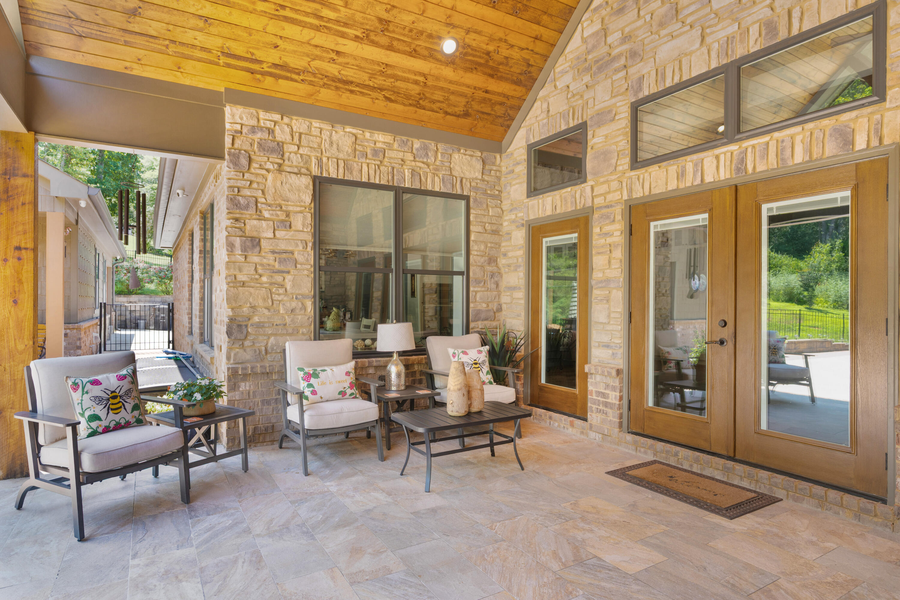 9047 Sunridge Drive