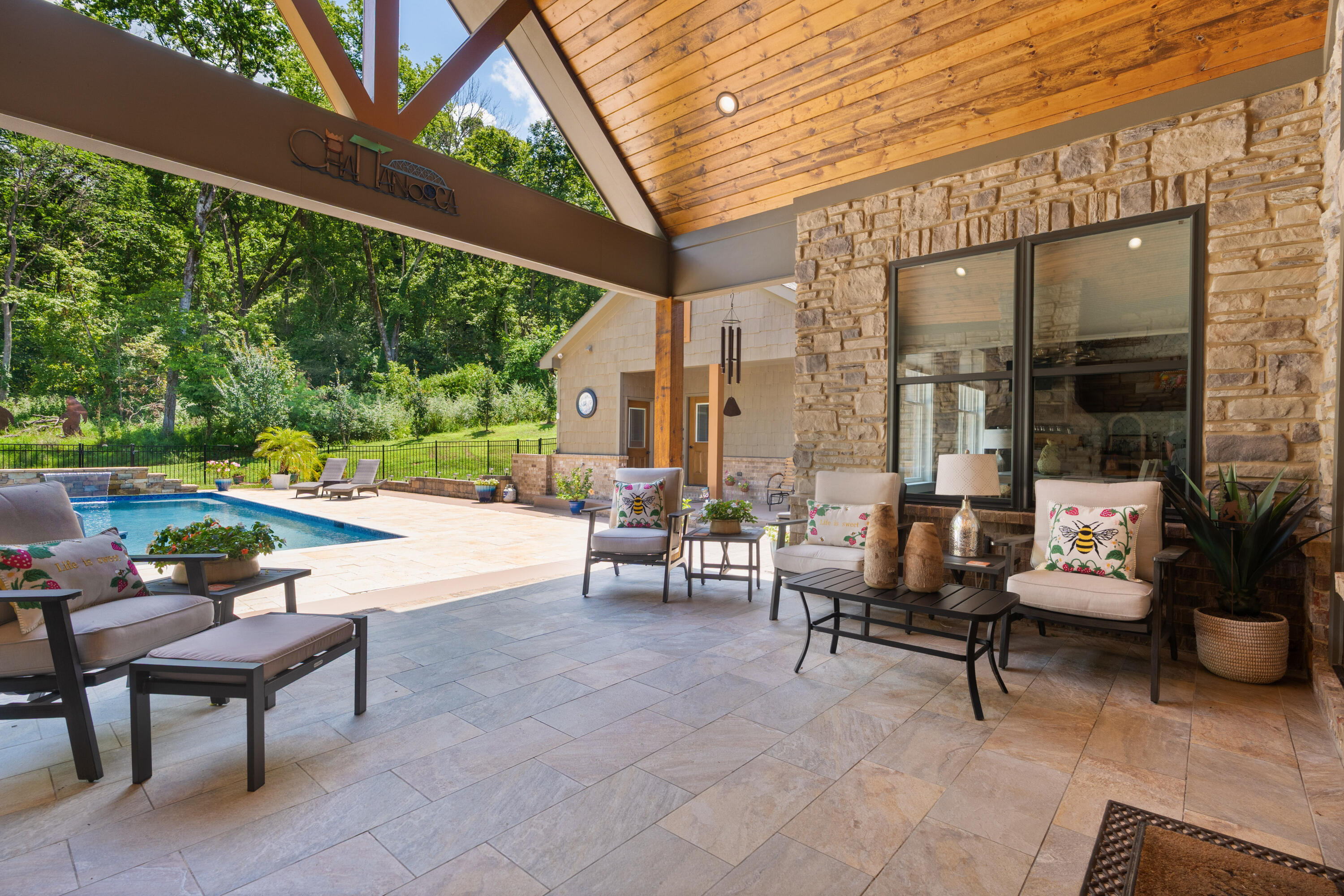 9047 Sunridge Drive