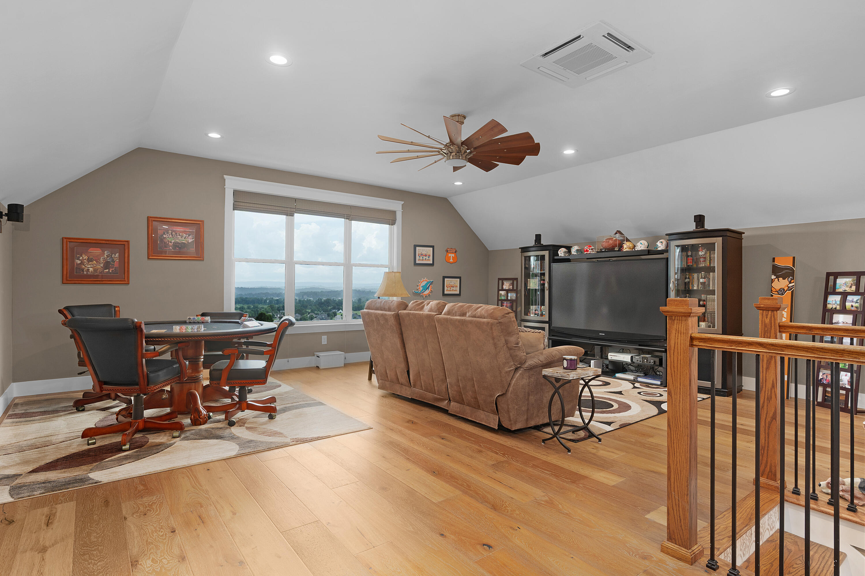 9047 Sunridge Drive
