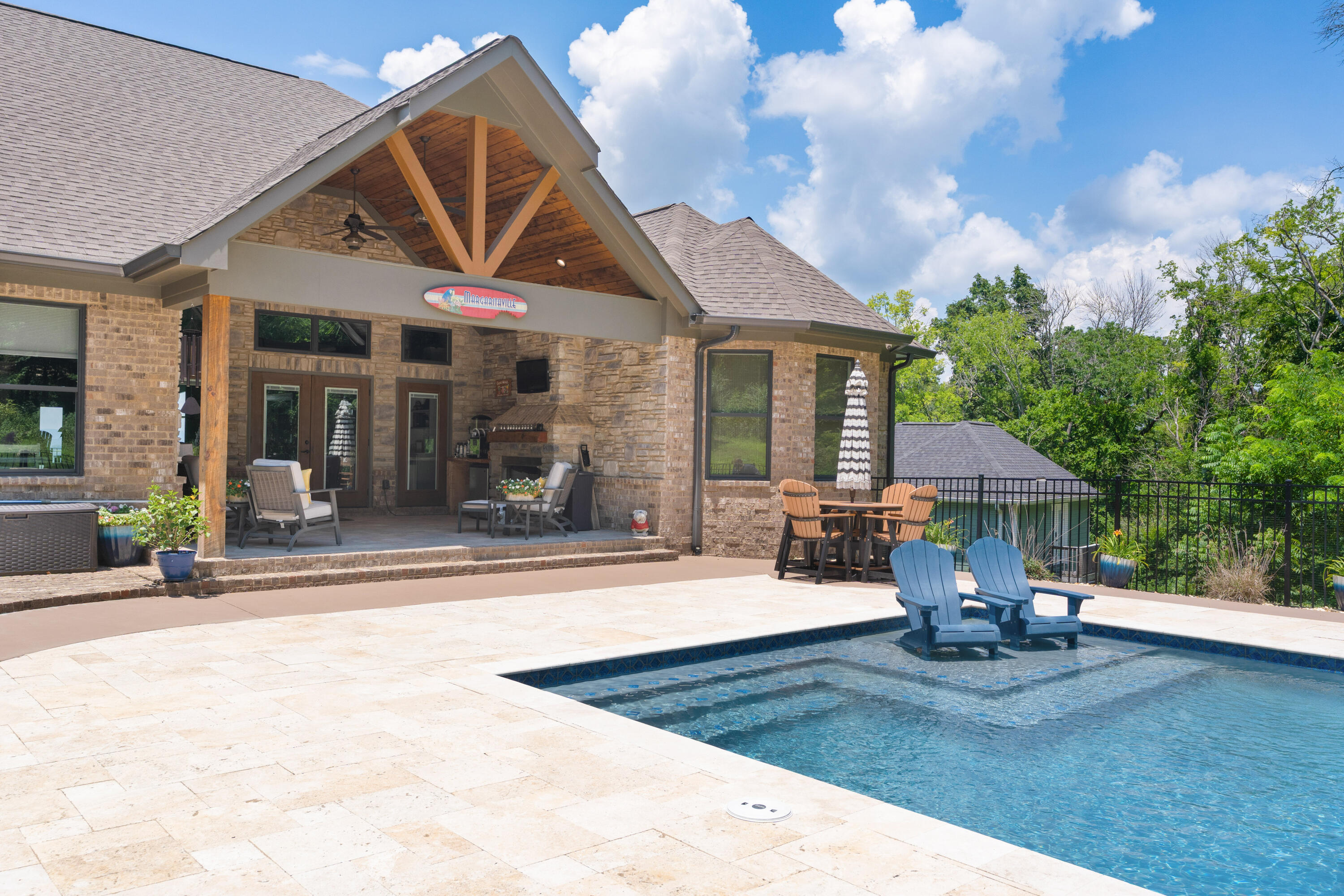 9047 Sunridge Drive