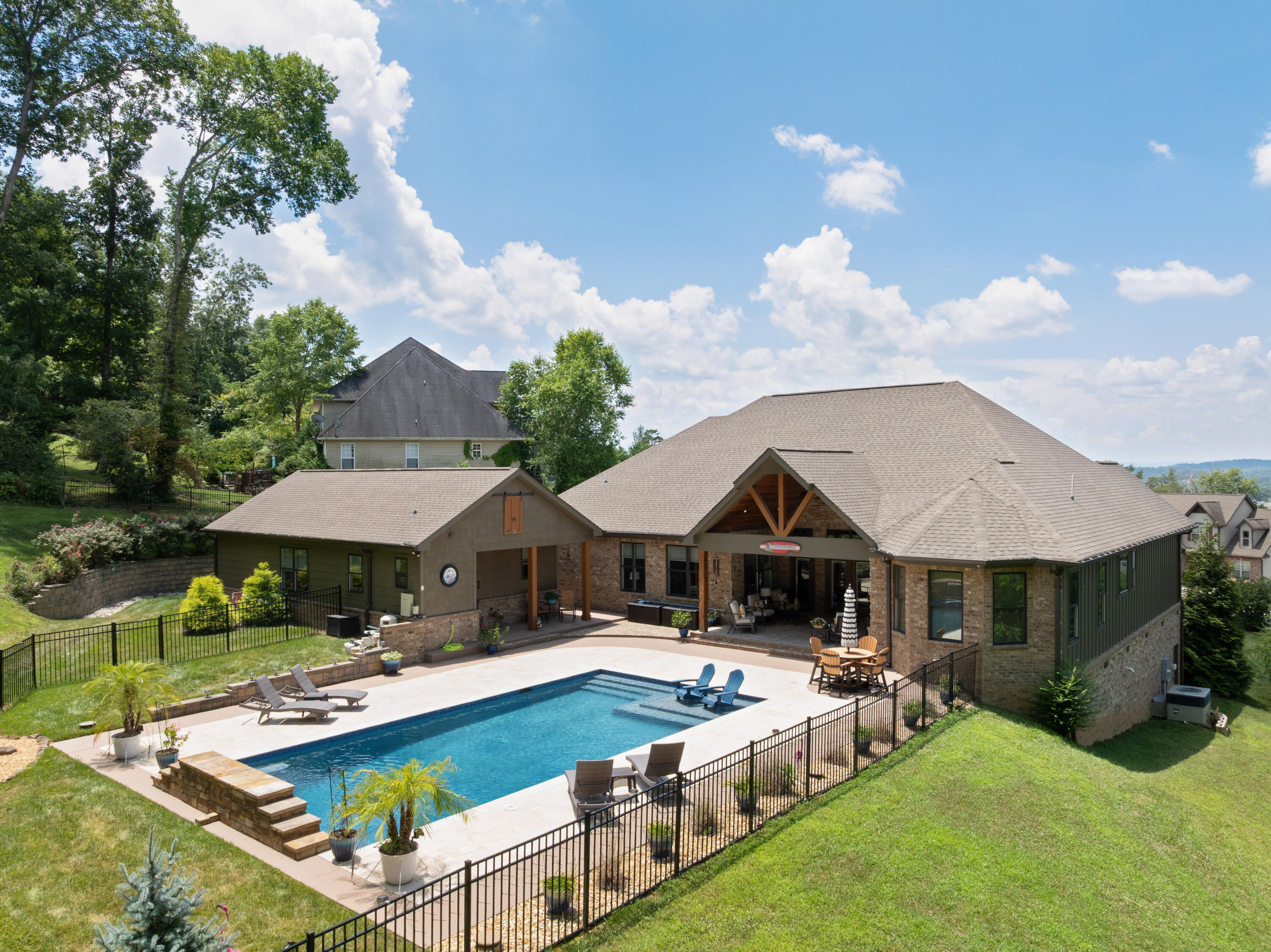 9047 Sunridge Drive