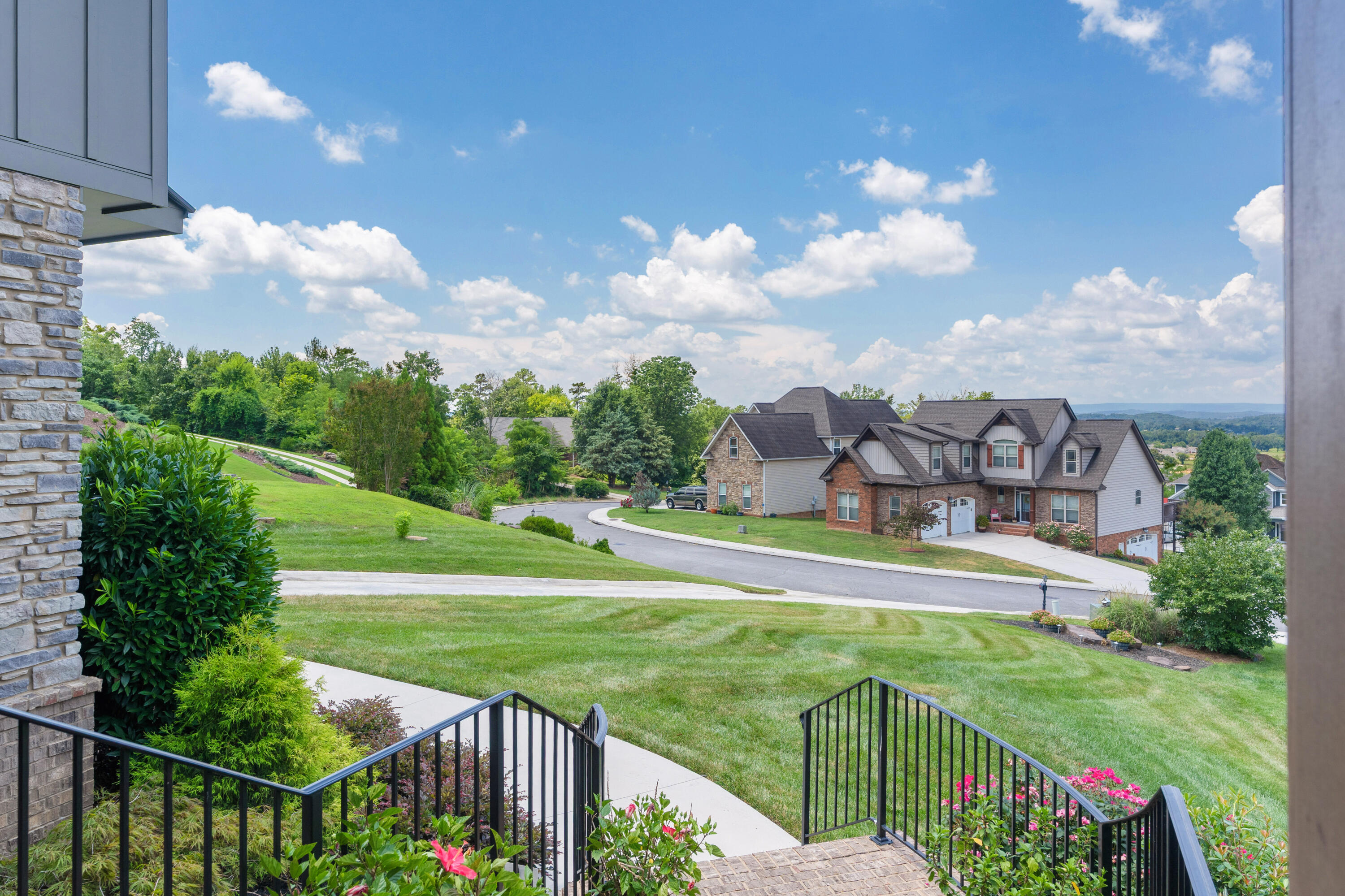 9047 Sunridge Drive