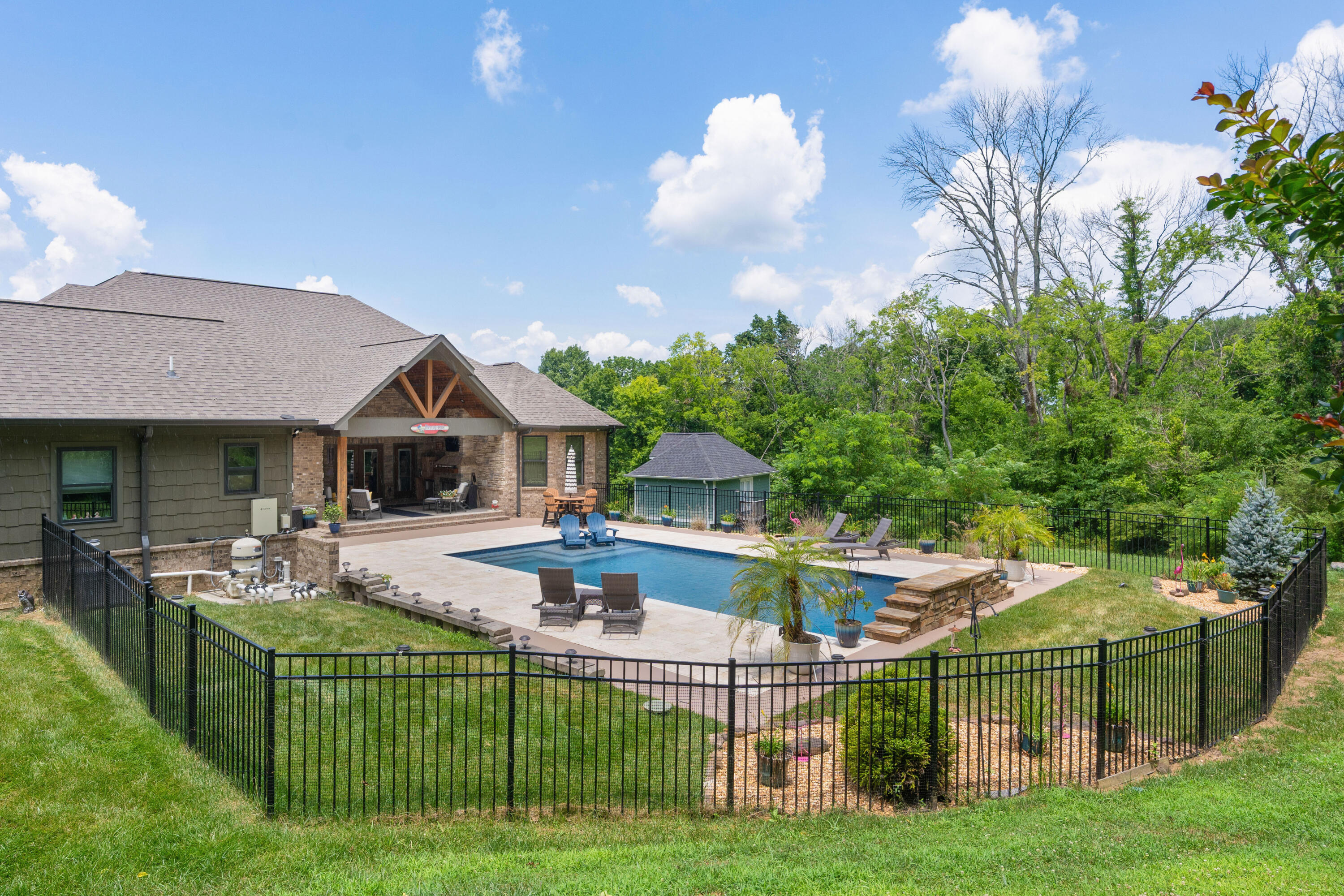 9047 Sunridge Drive