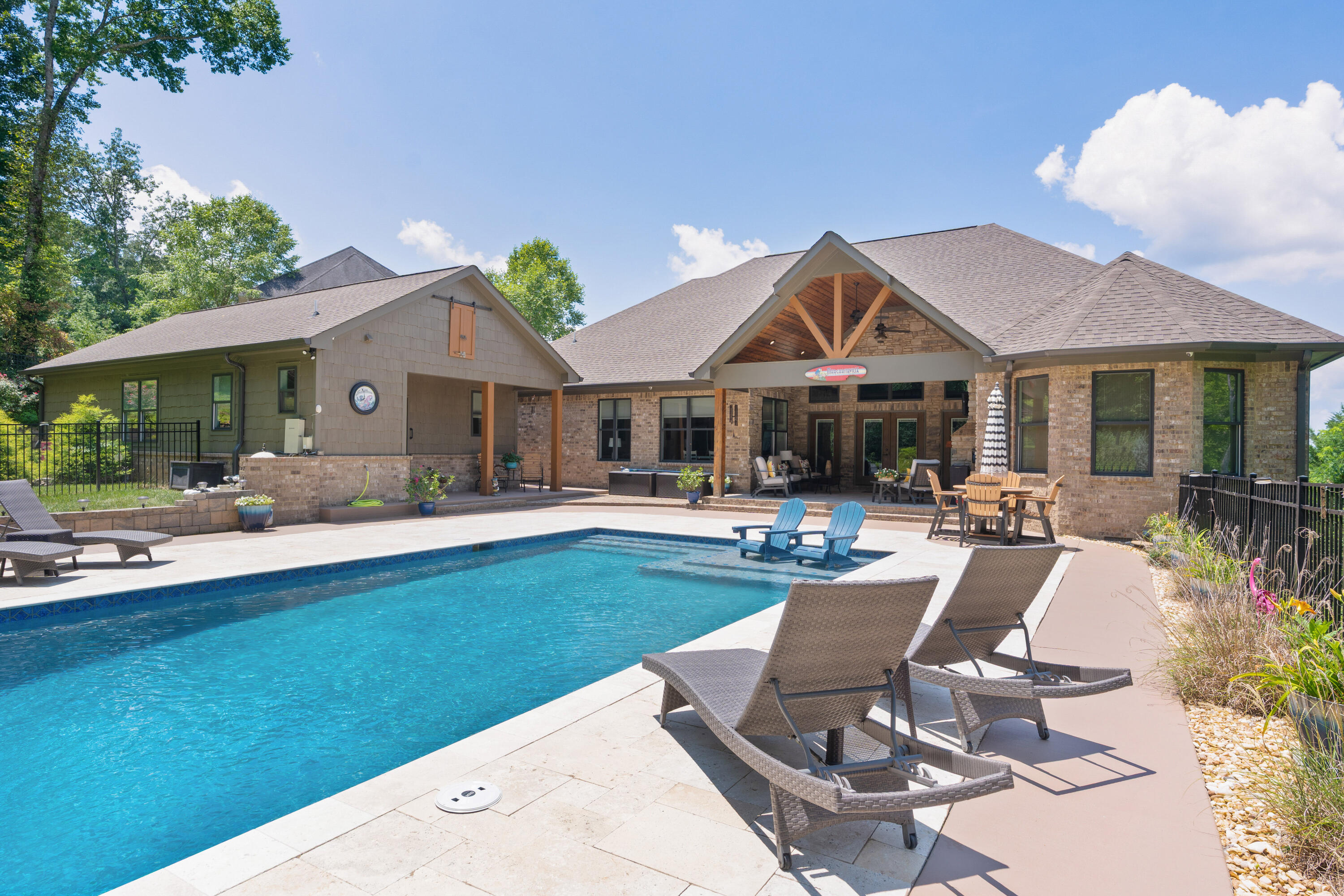 9047 Sunridge Drive