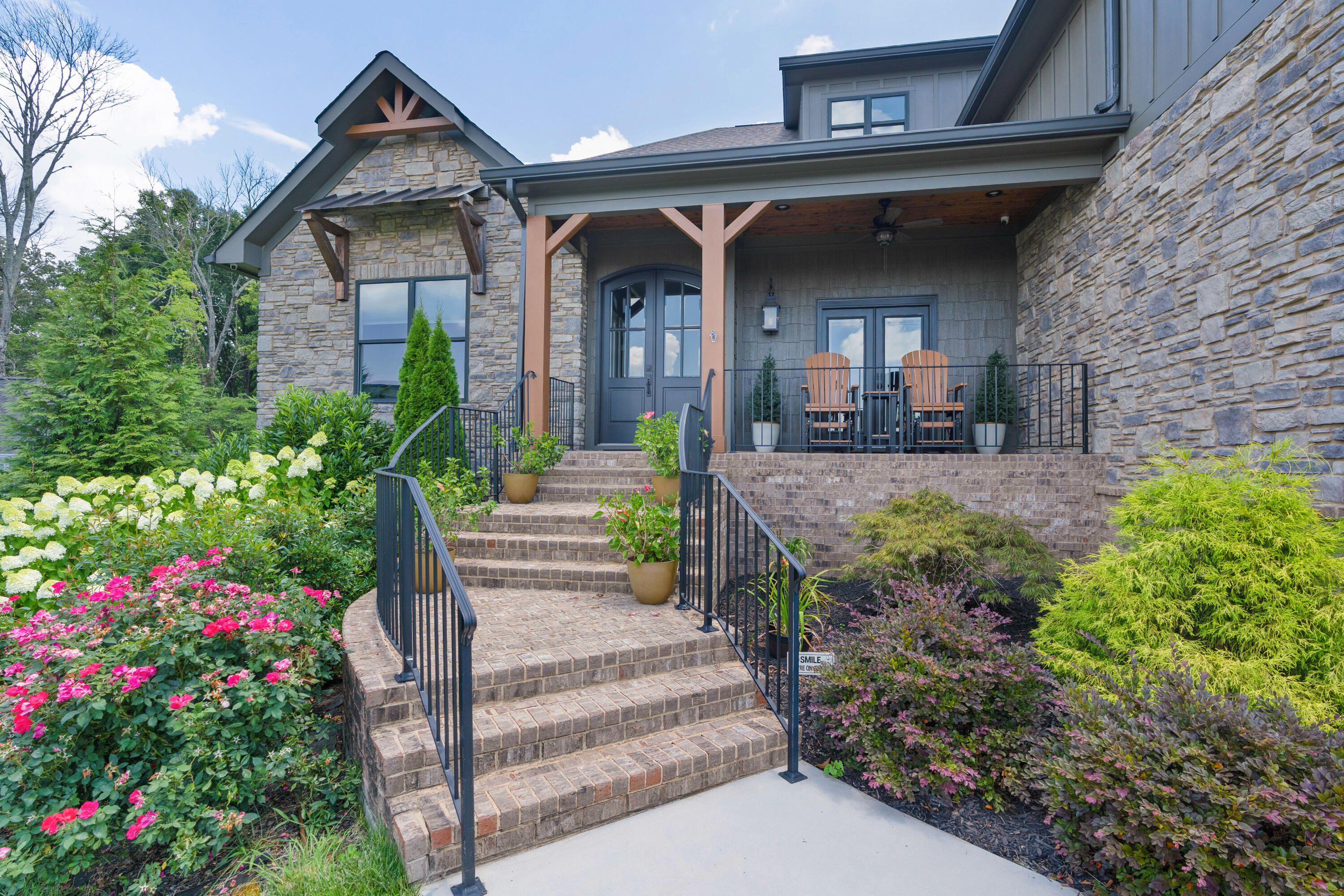 9047 Sunridge Drive