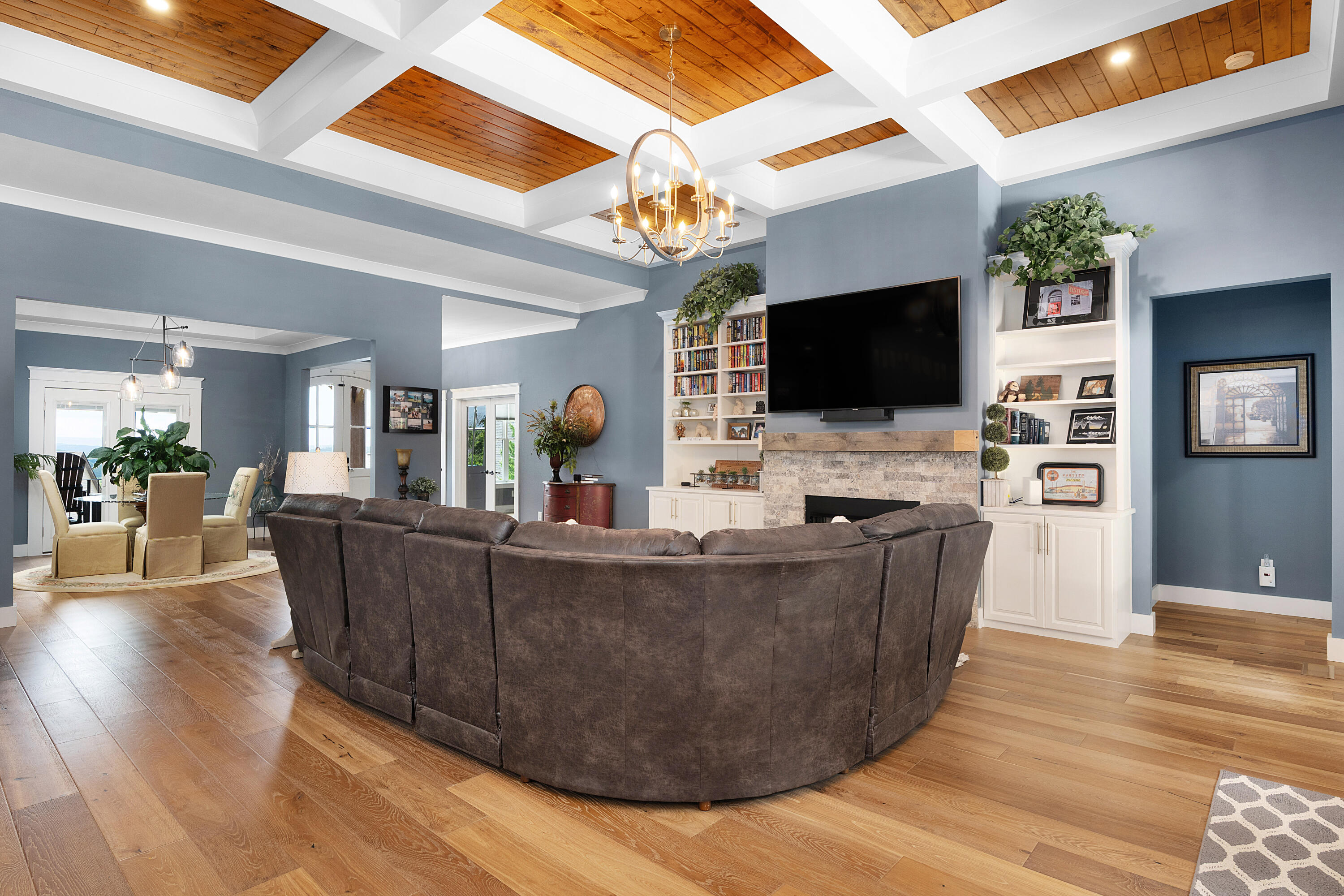 9047 Sunridge Drive