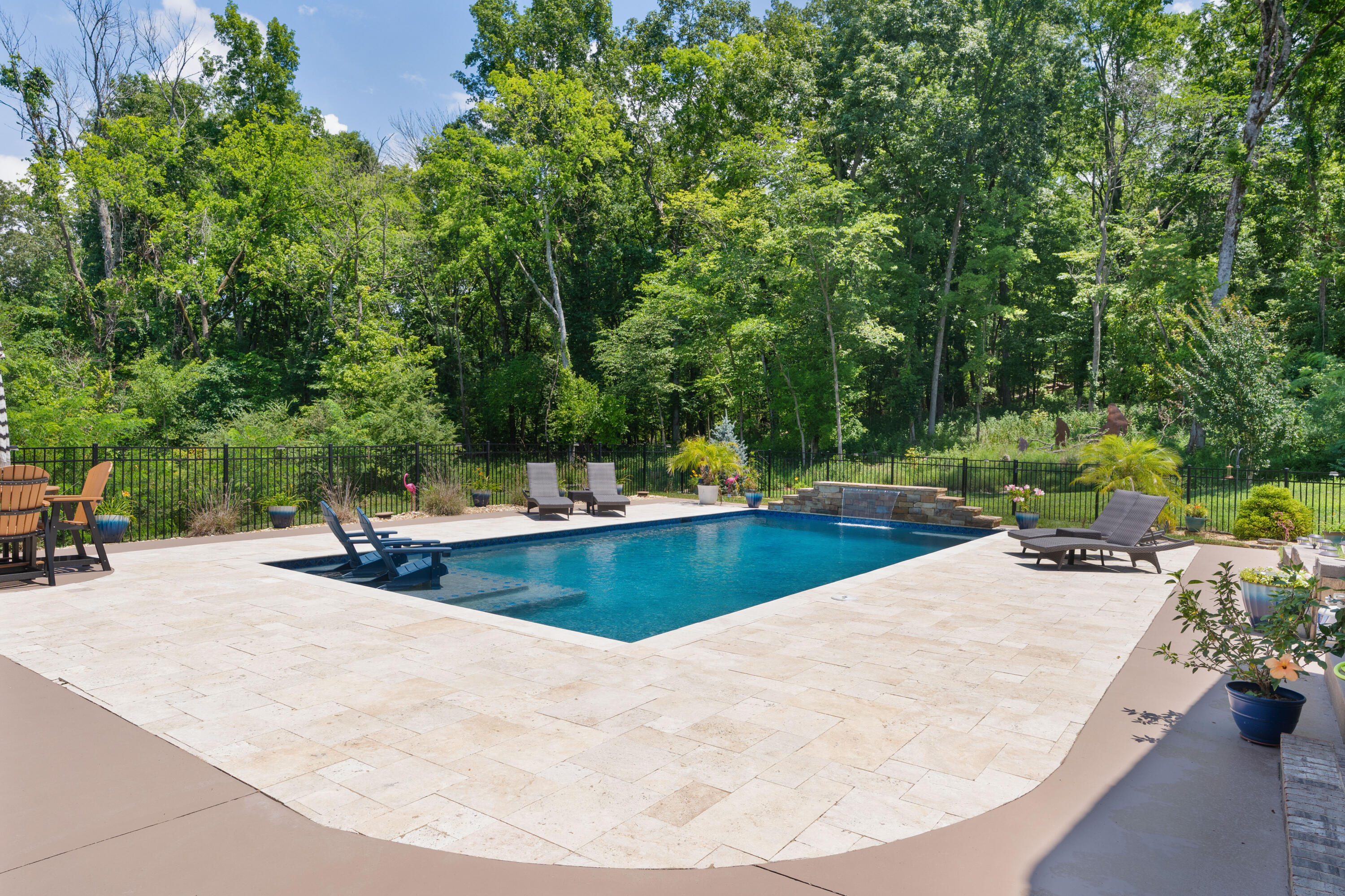 9047 Sunridge Drive