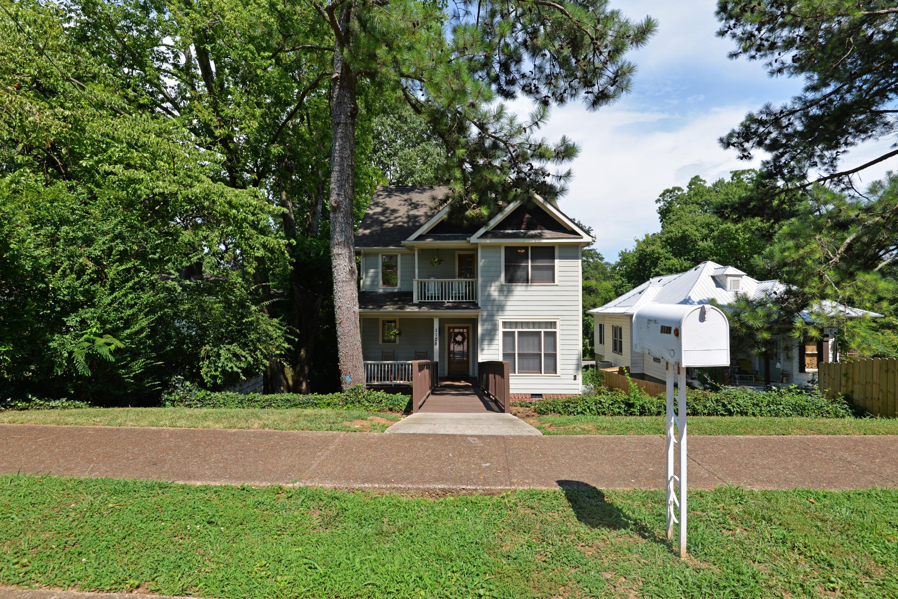 1128 W Mississippi Avenue