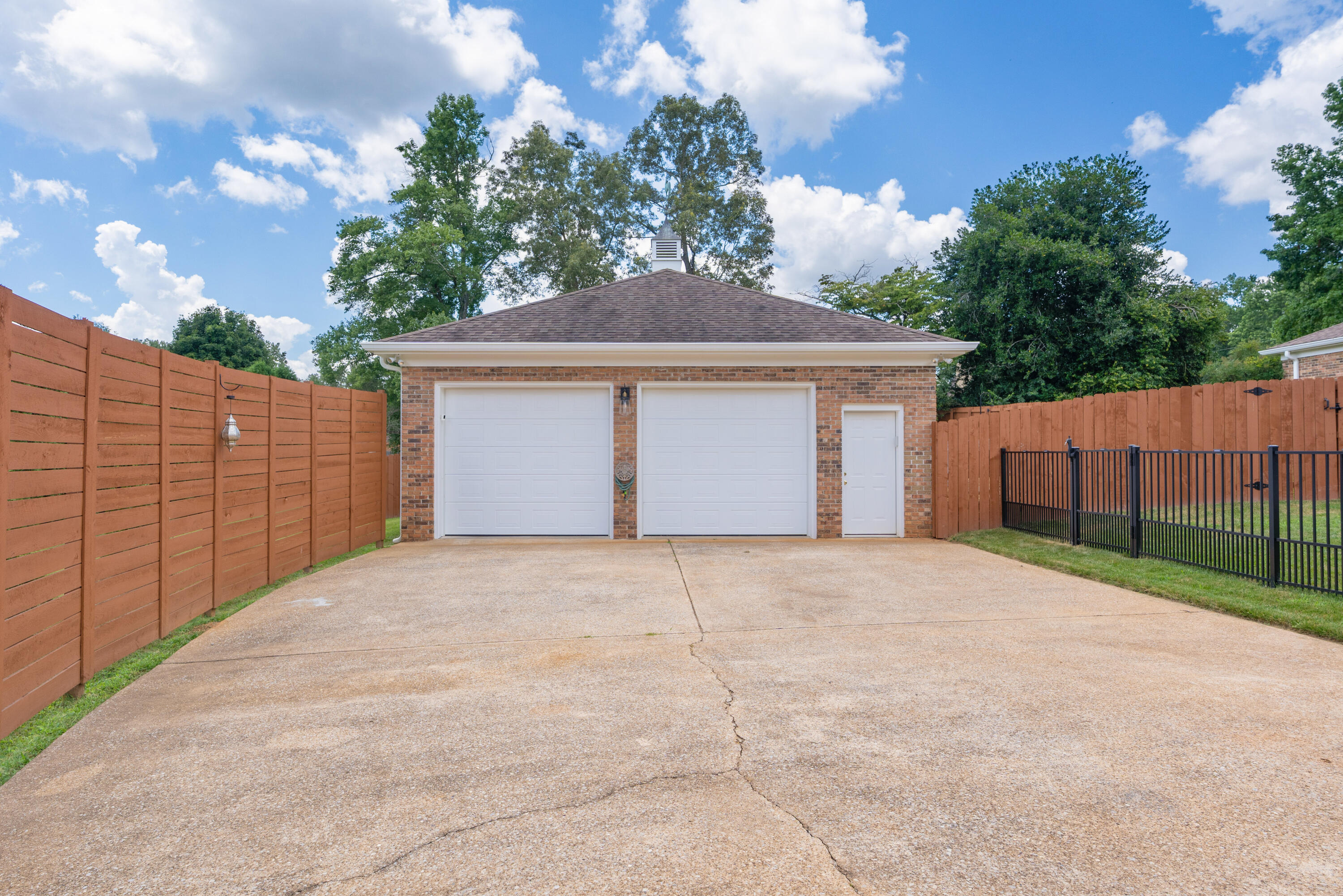 3351 Oak Burr Drive