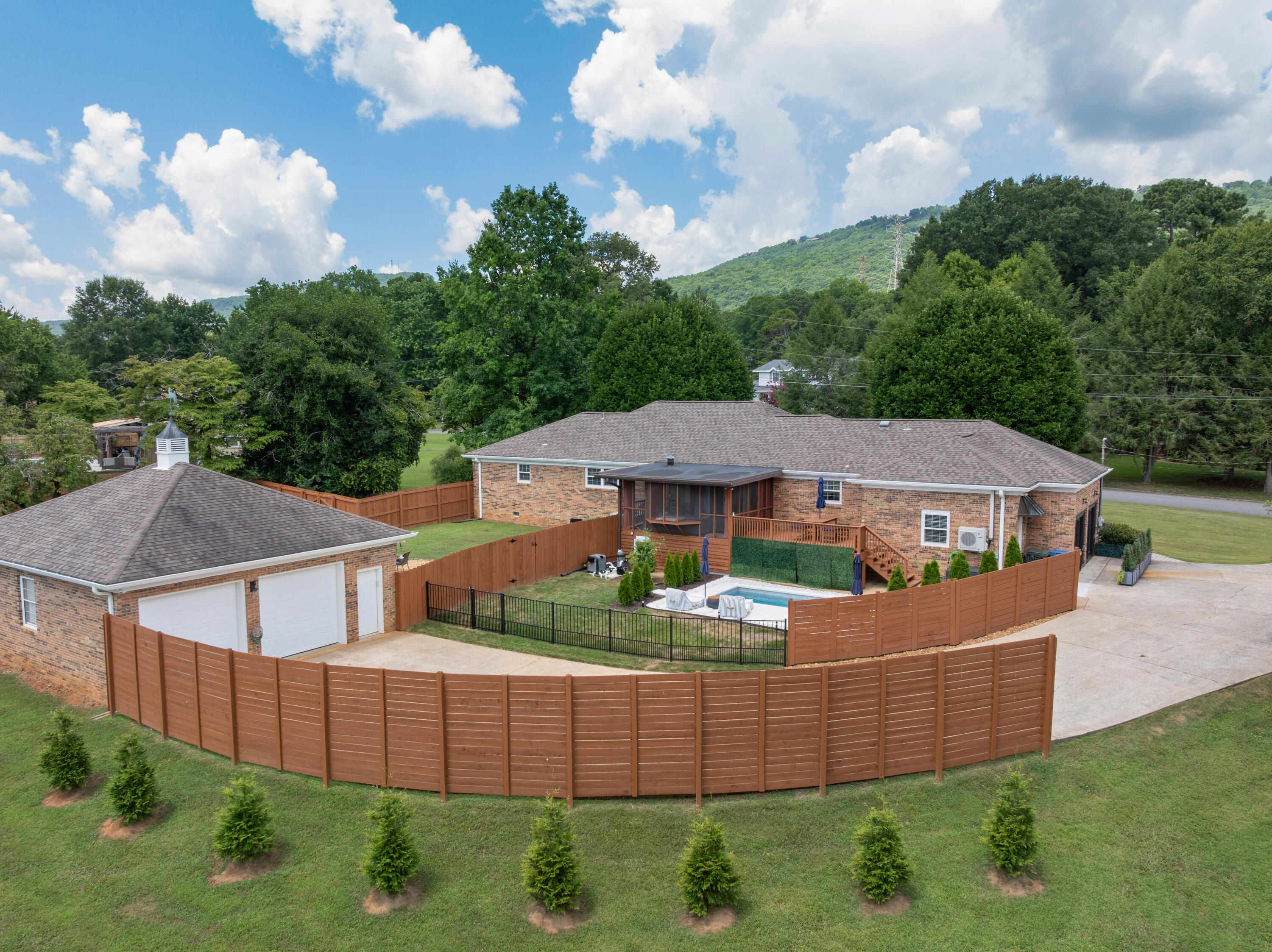 3351 Oak Burr Drive