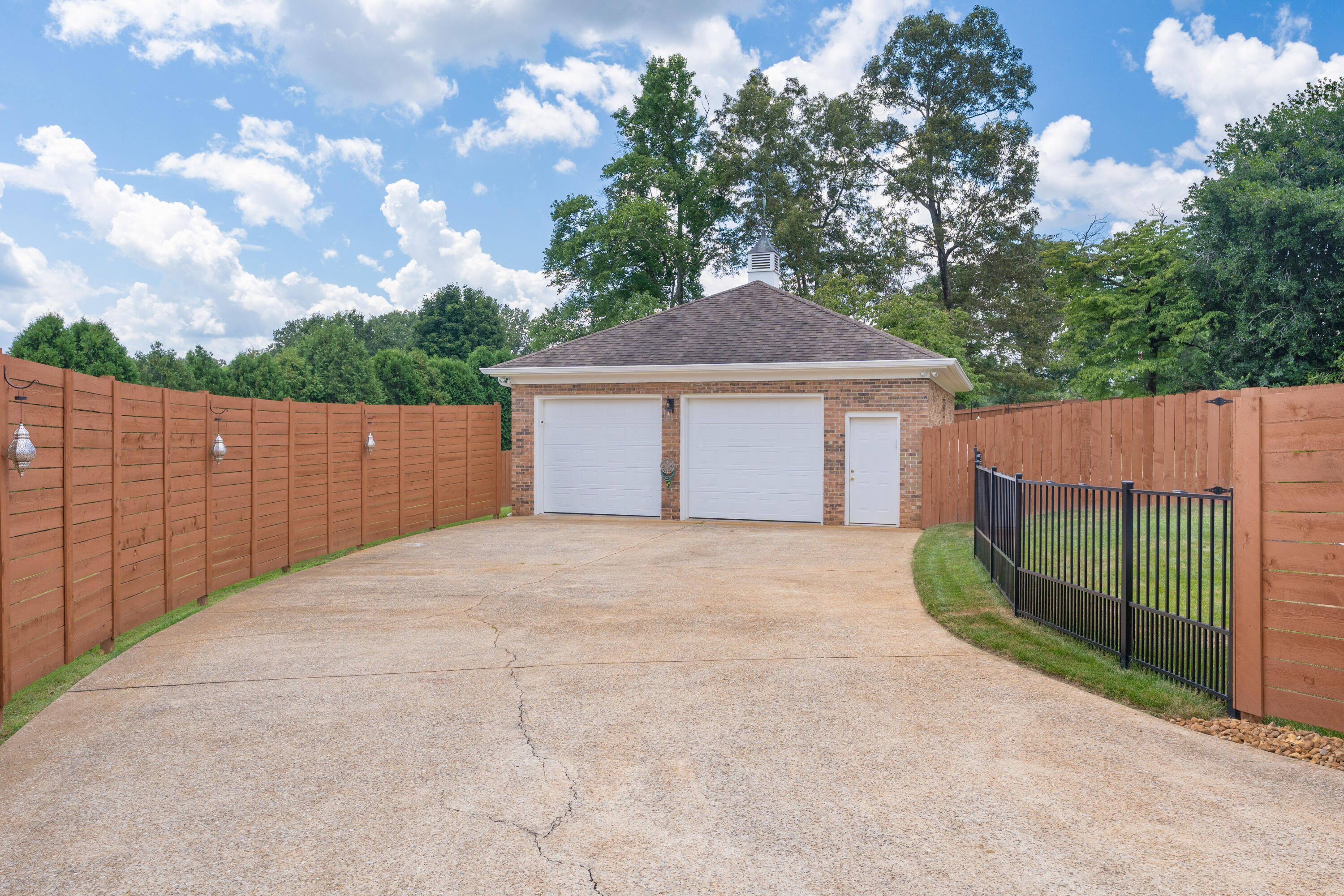 3351 Oak Burr Drive