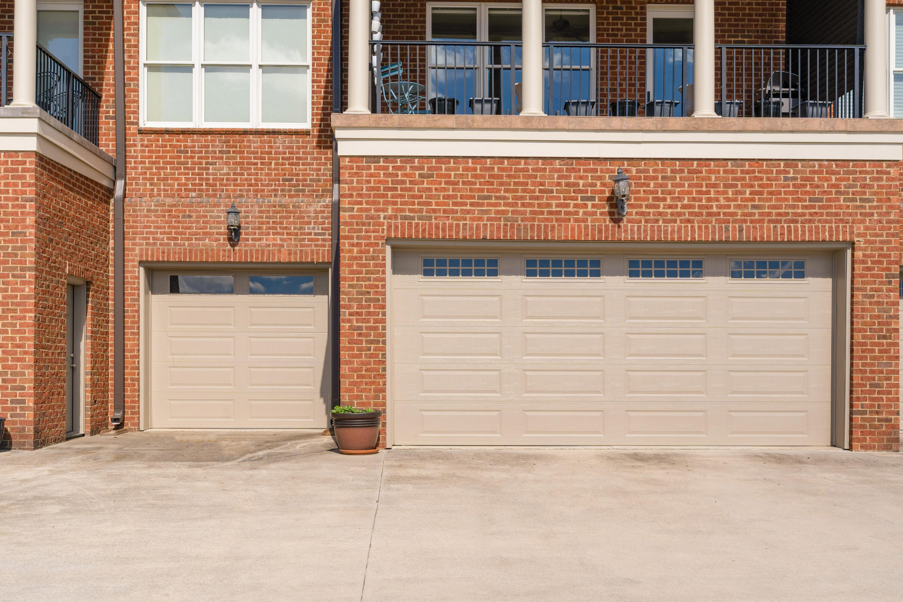 554 Whitehall Road, 122