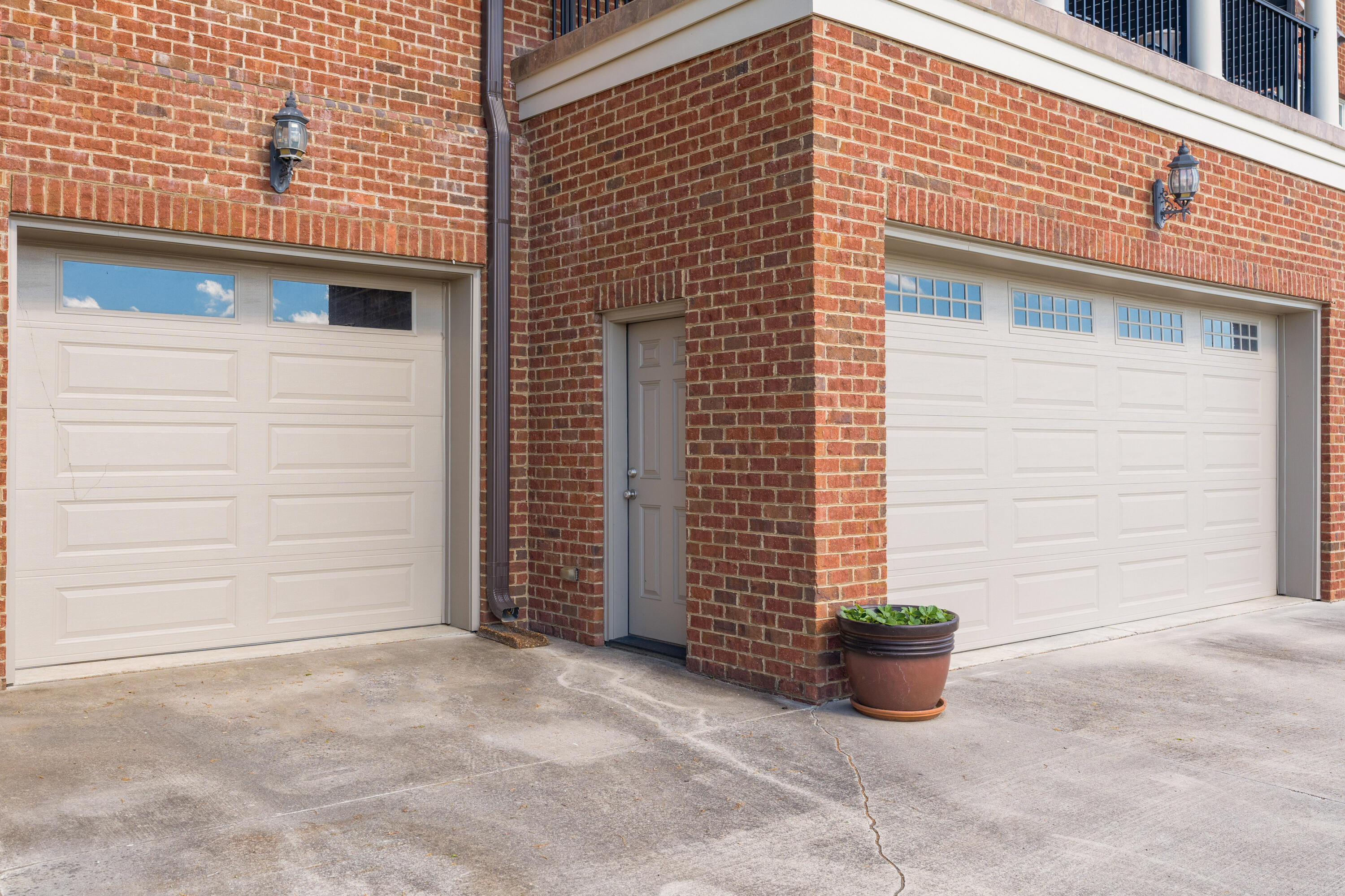554 Whitehall Road, 122
