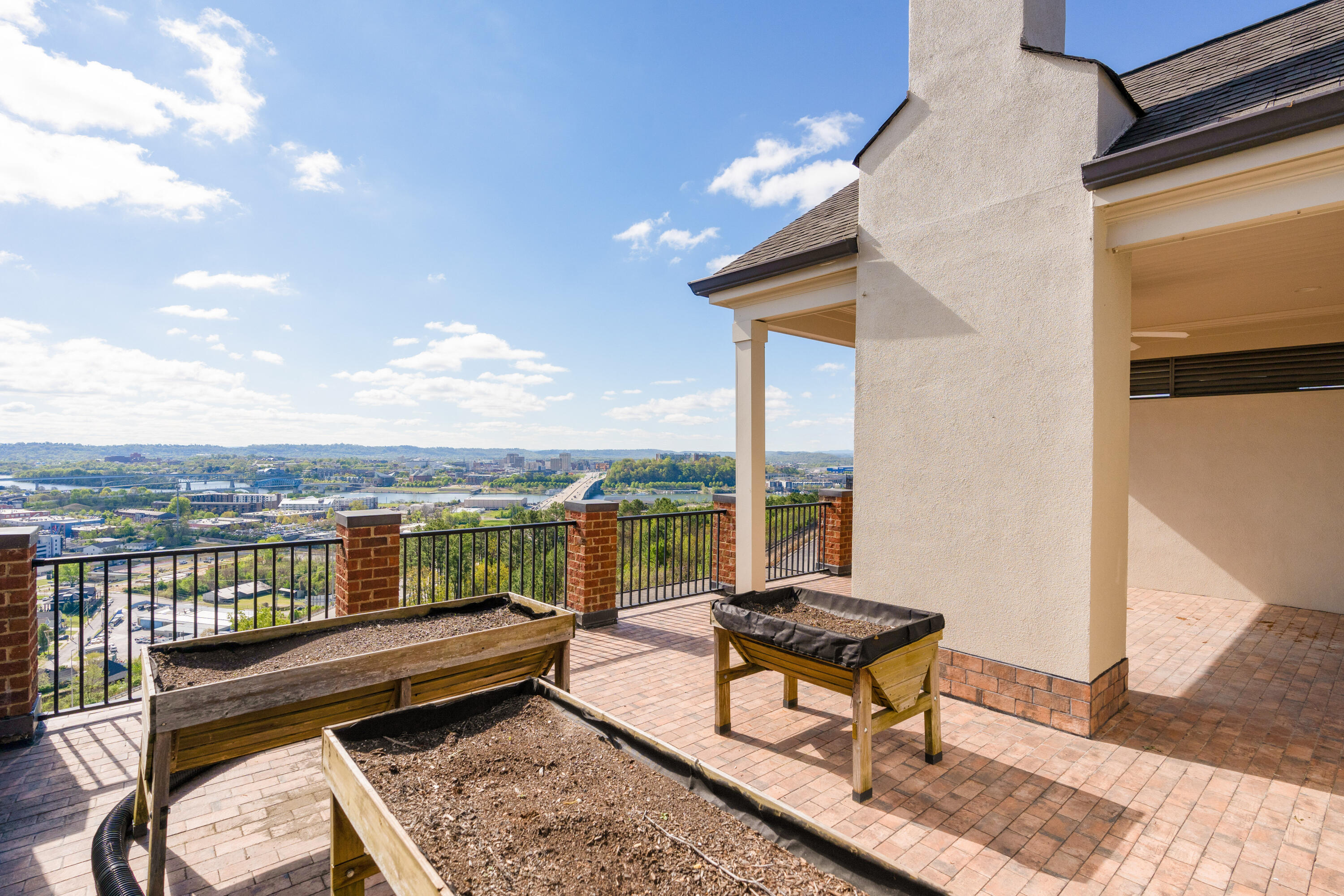 554 Whitehall Road, 122