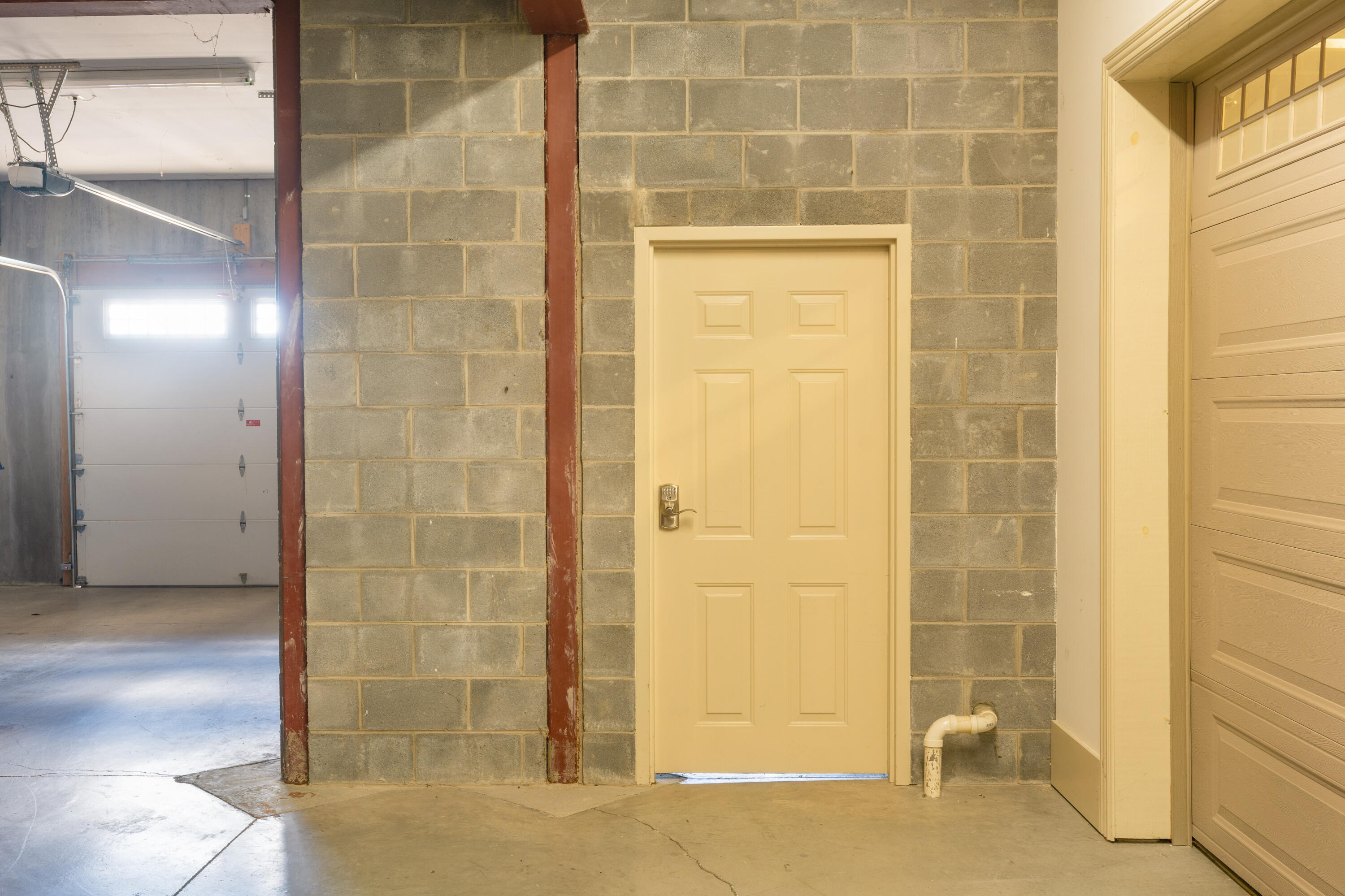 554 Whitehall Road, 122