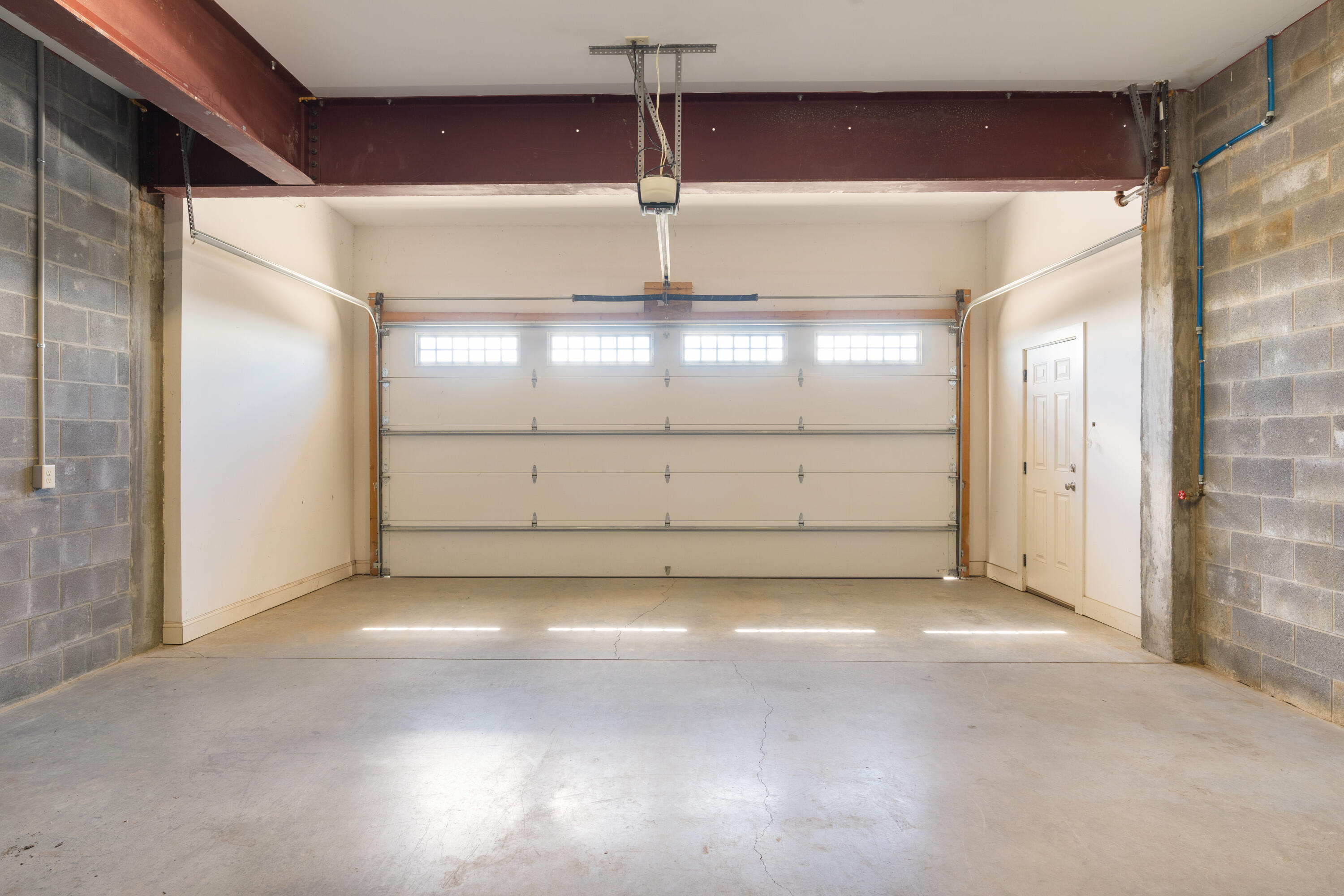 554 Whitehall Road, 122