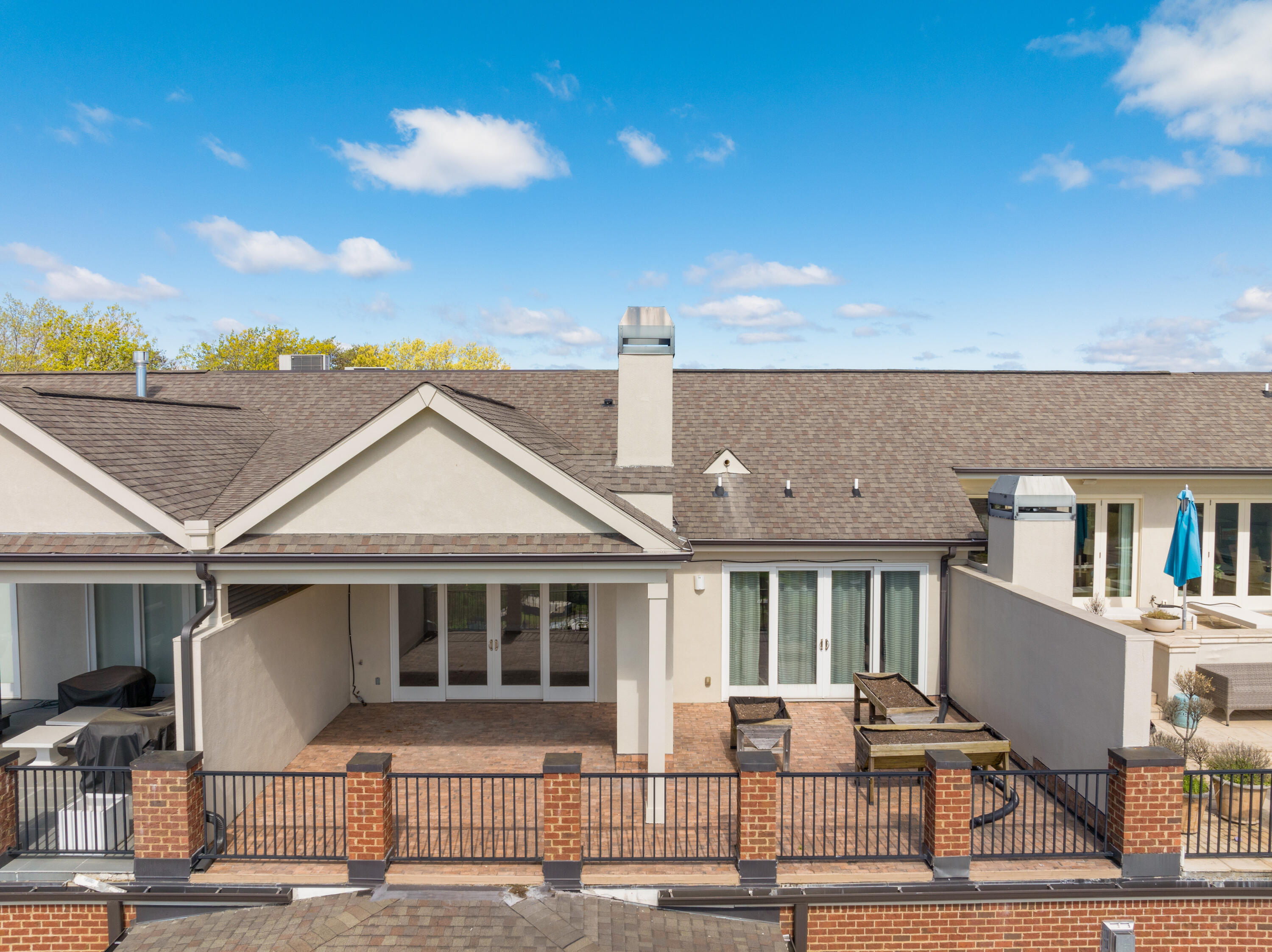 554 Whitehall Road, 122