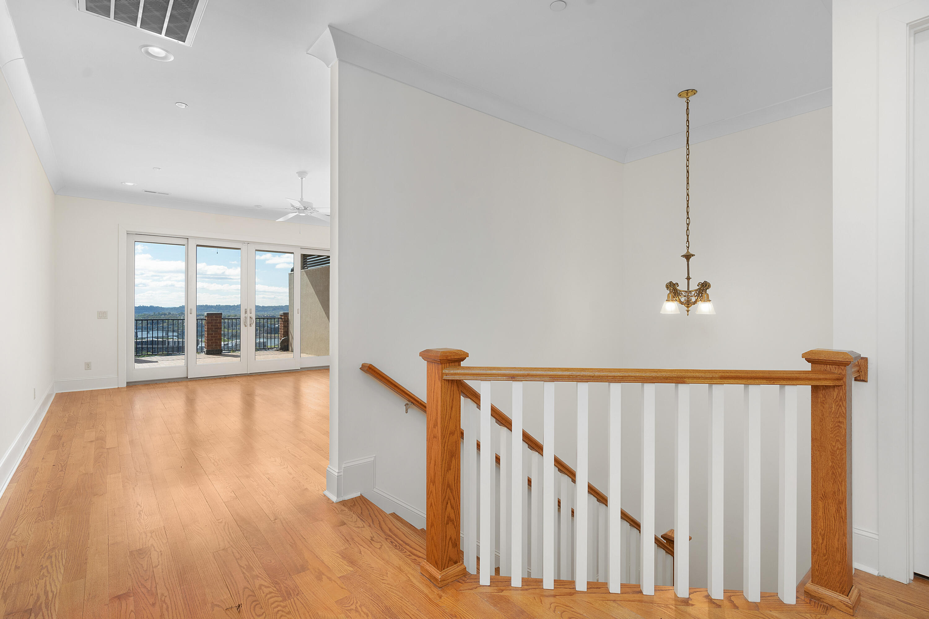 554 Whitehall Road, 122