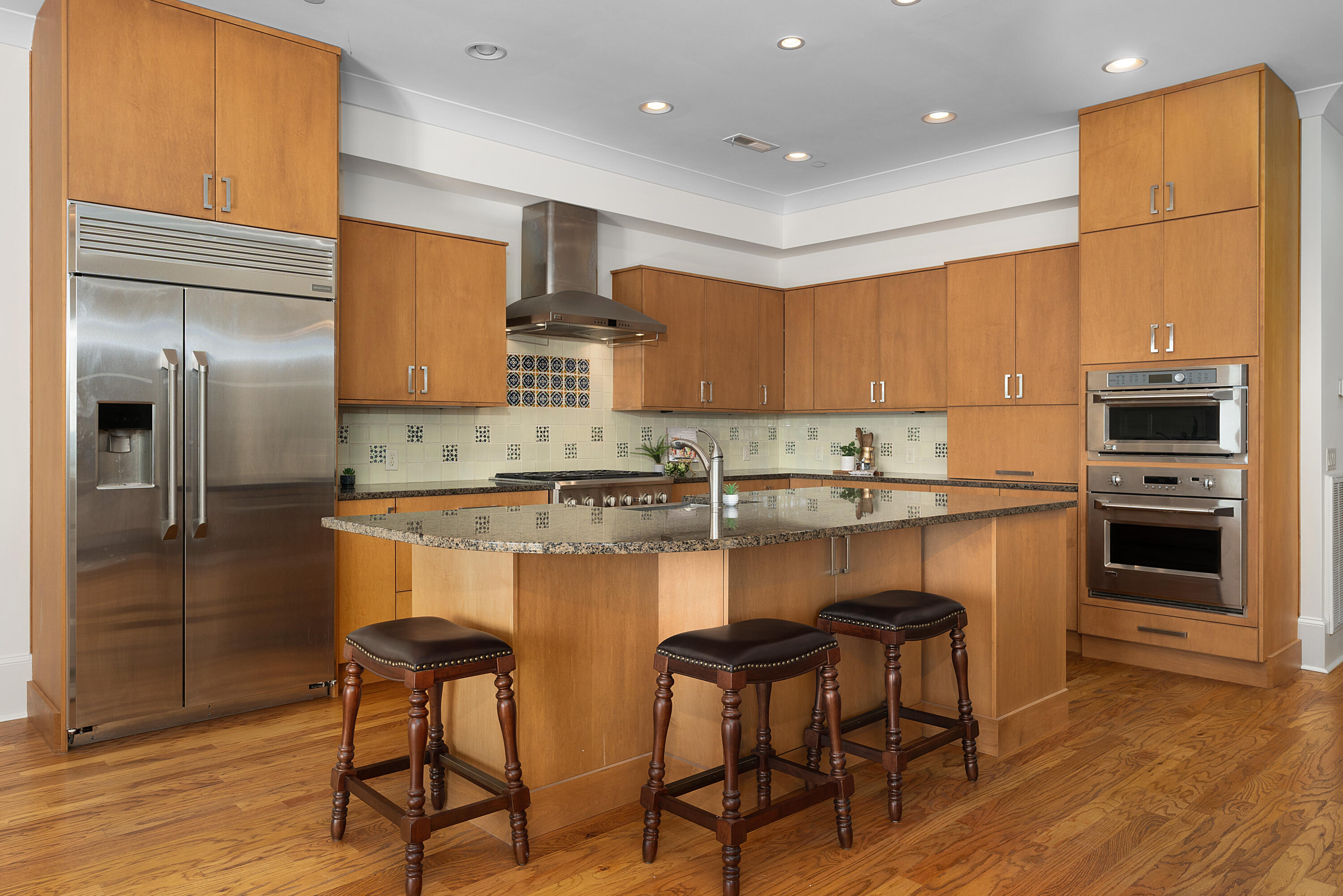 554 Whitehall Road, 122