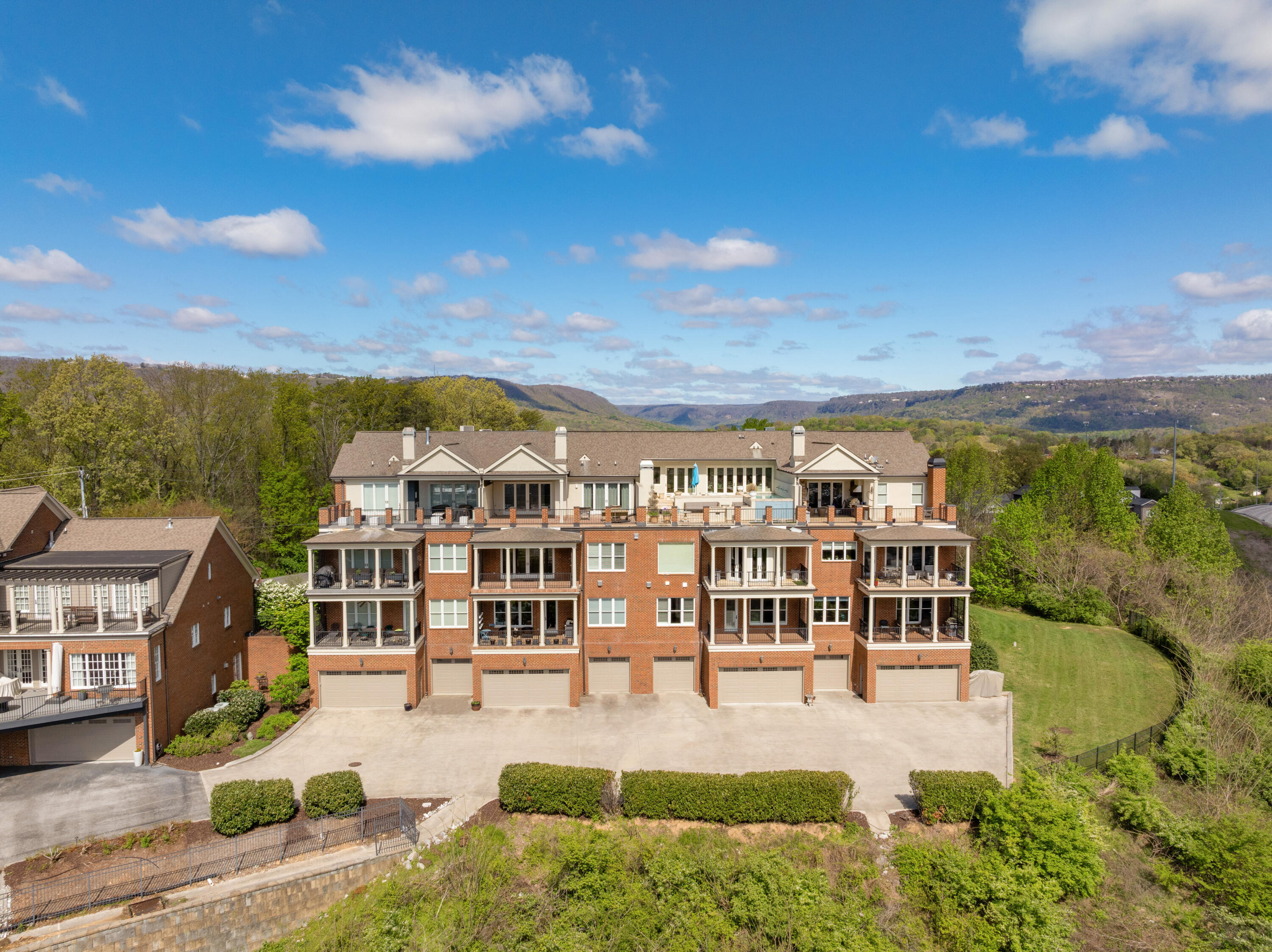 554 Whitehall Road, 122