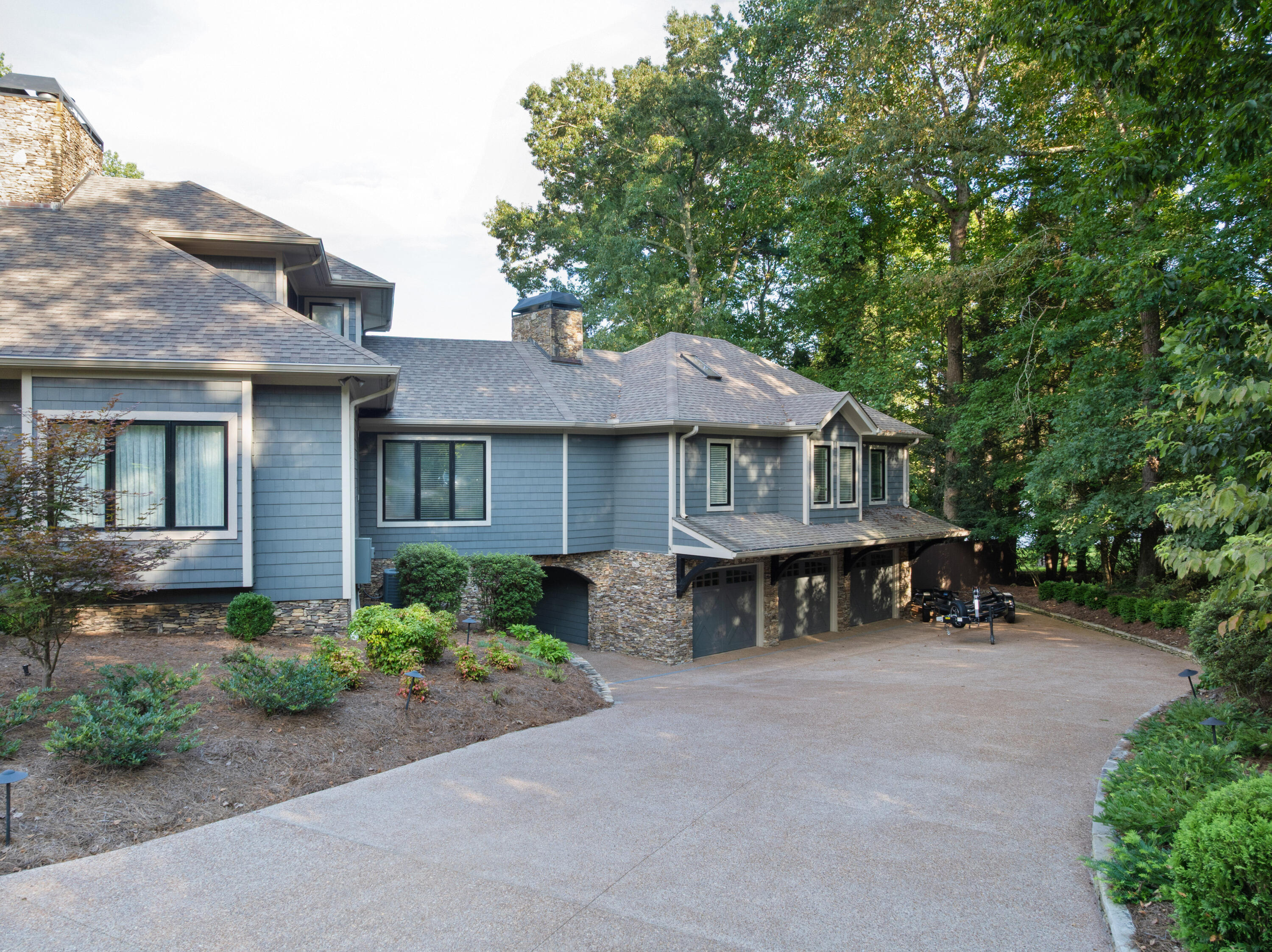 6402 Dogwood Drive