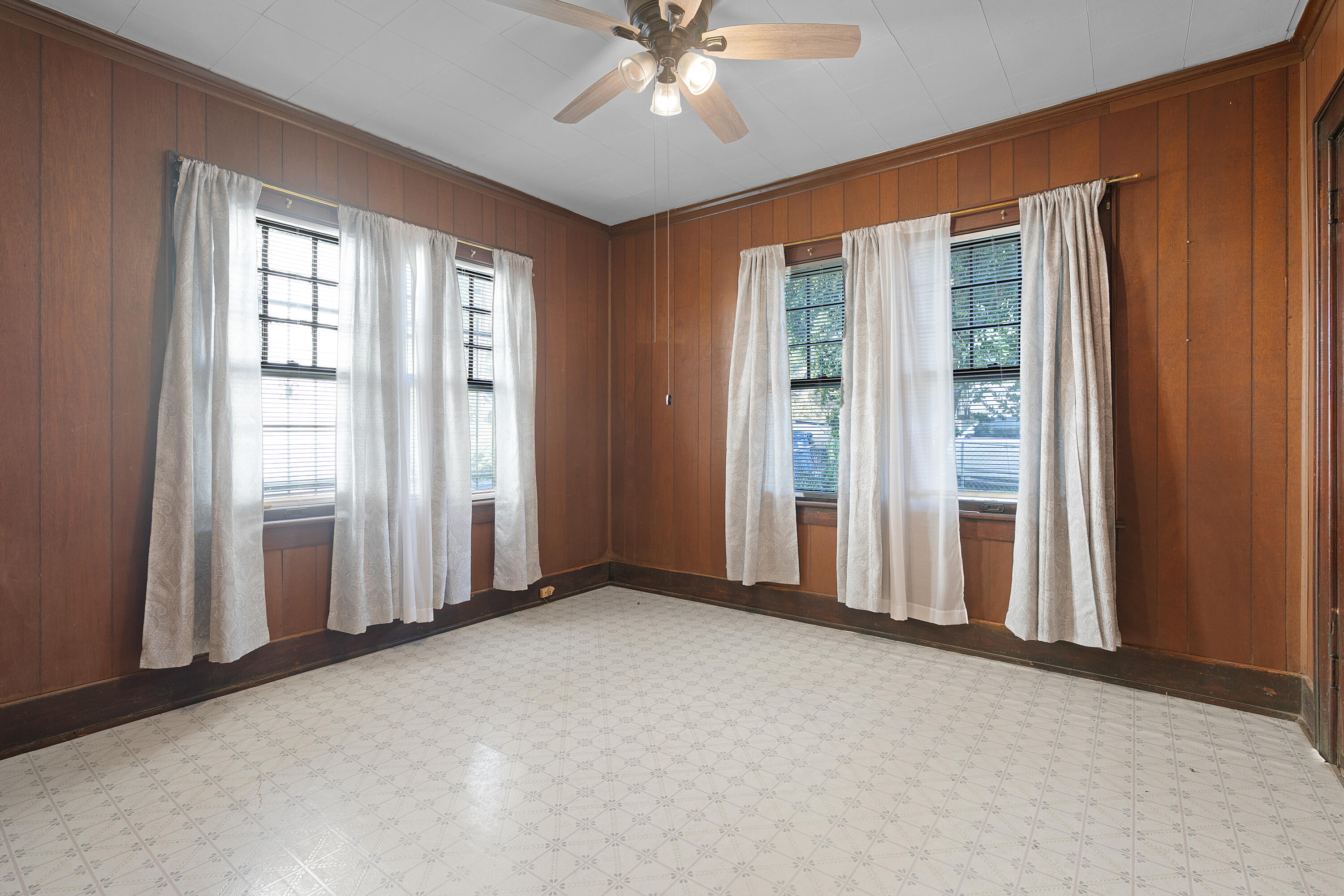 1606 W 52nd Street