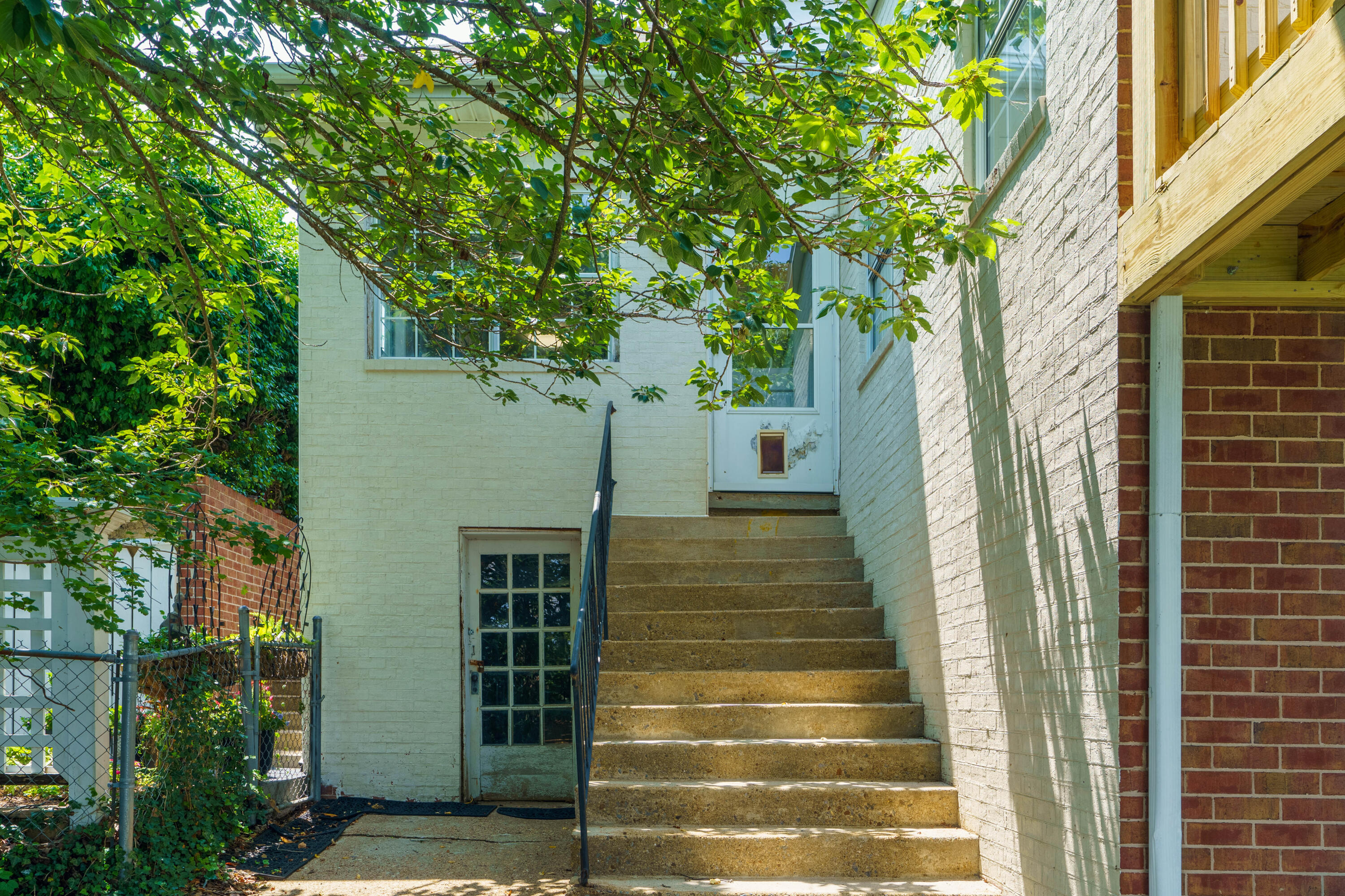 1003 E Brow Road