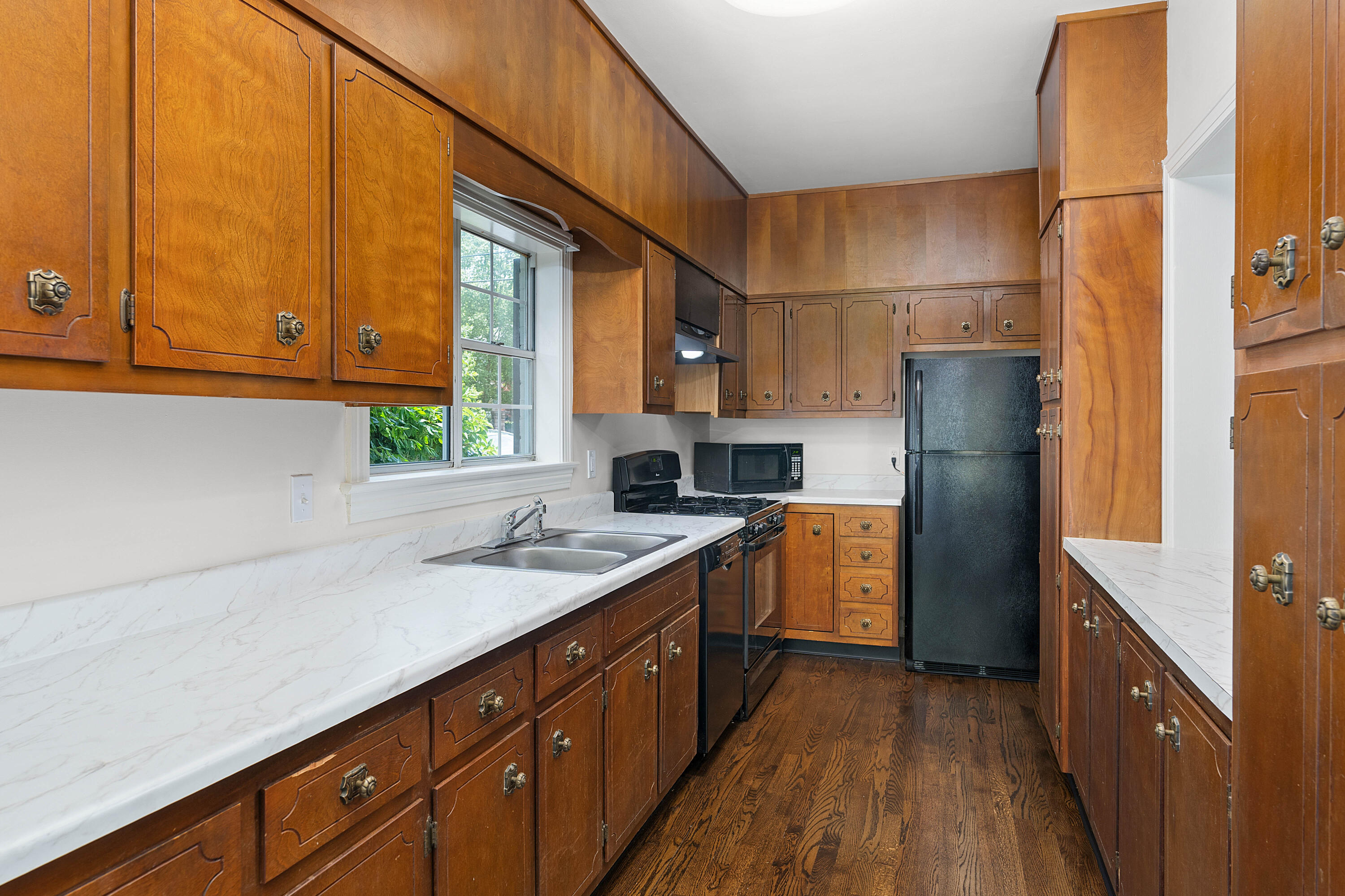 1003 E Brow Road