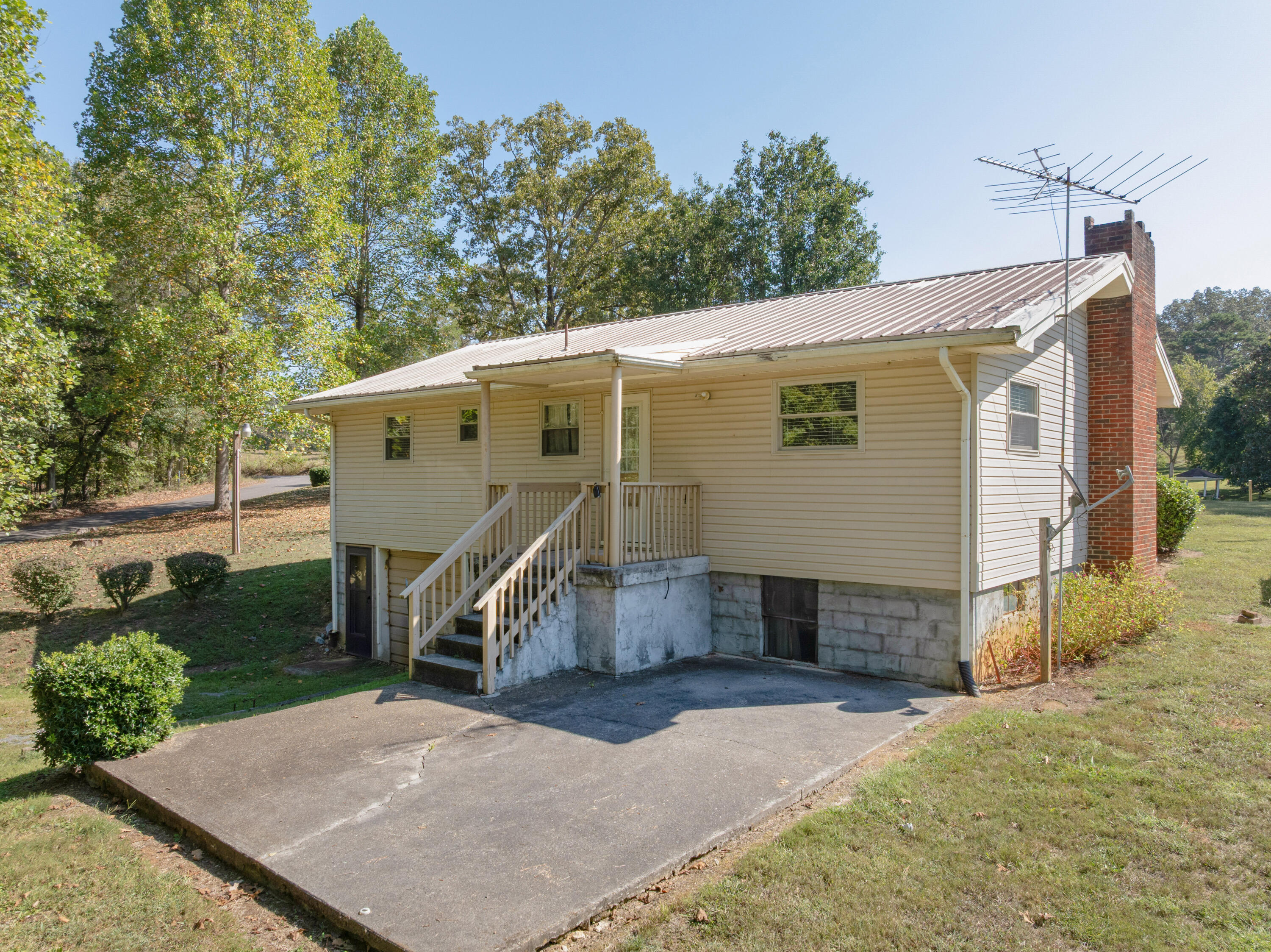 3521 NE Chatata Valley Road