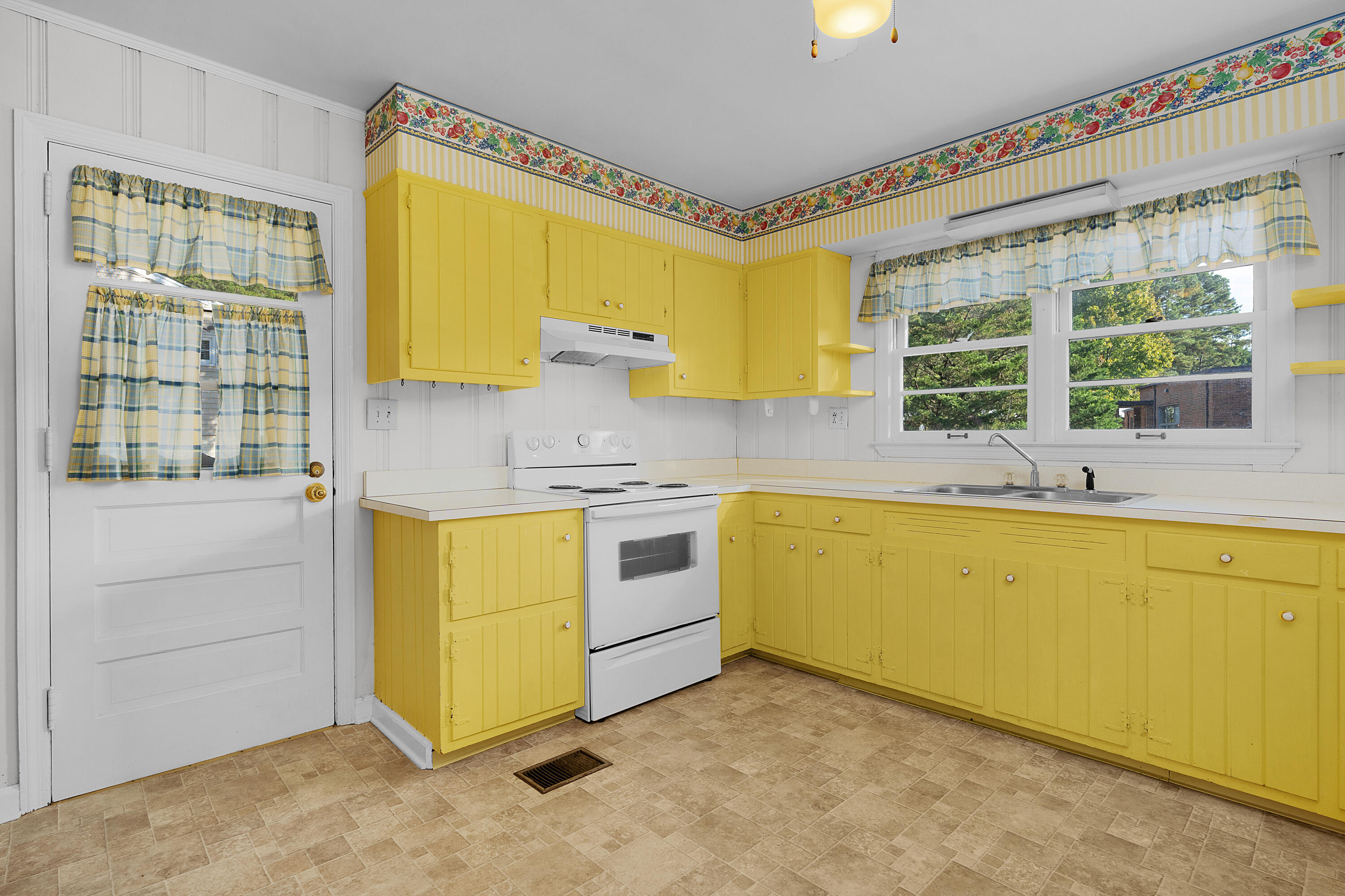 3351 Black Oak Circle