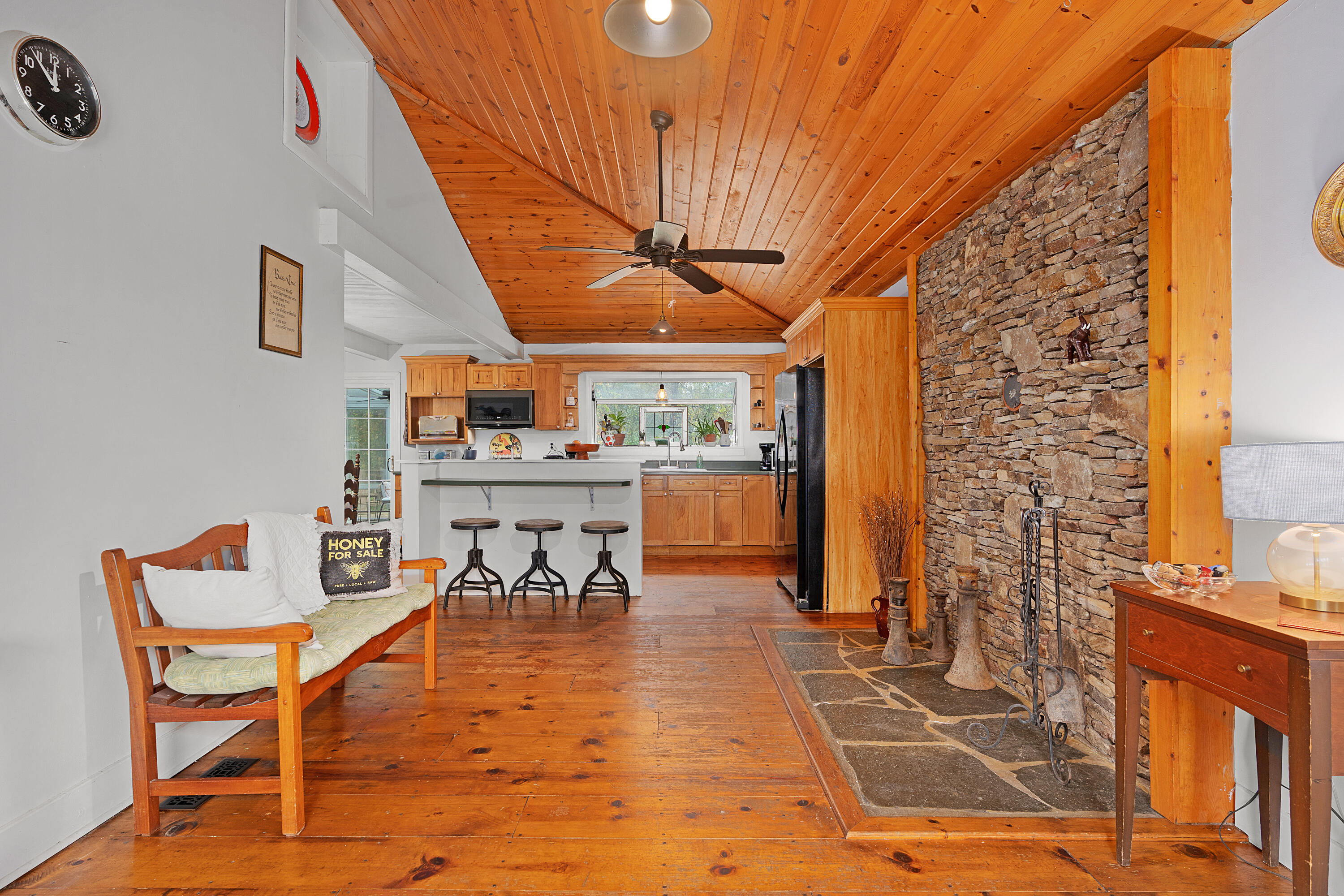 1573 Highway 157