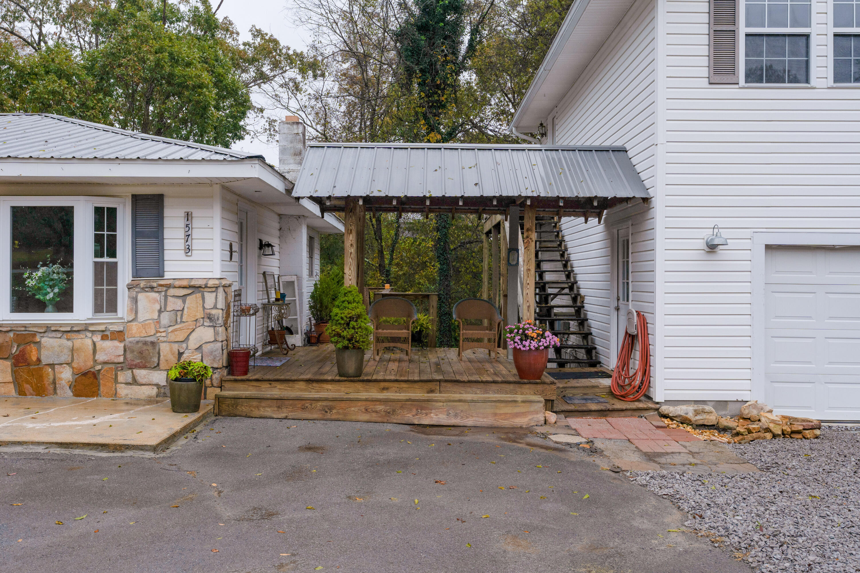 1573 Highway 157