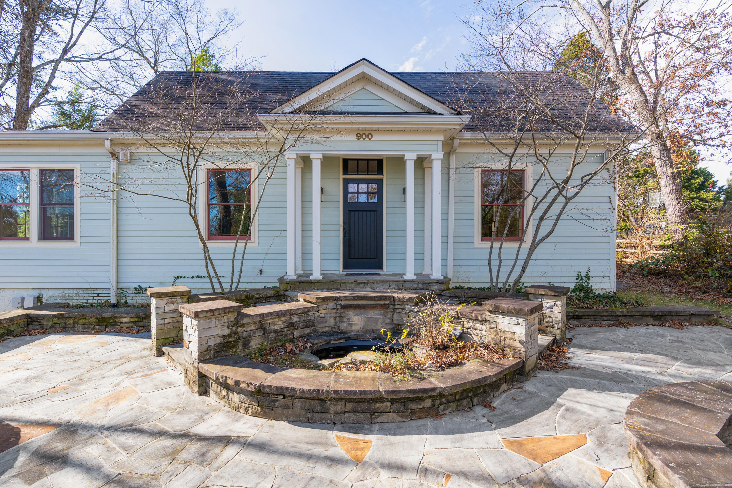 900 Avon Place