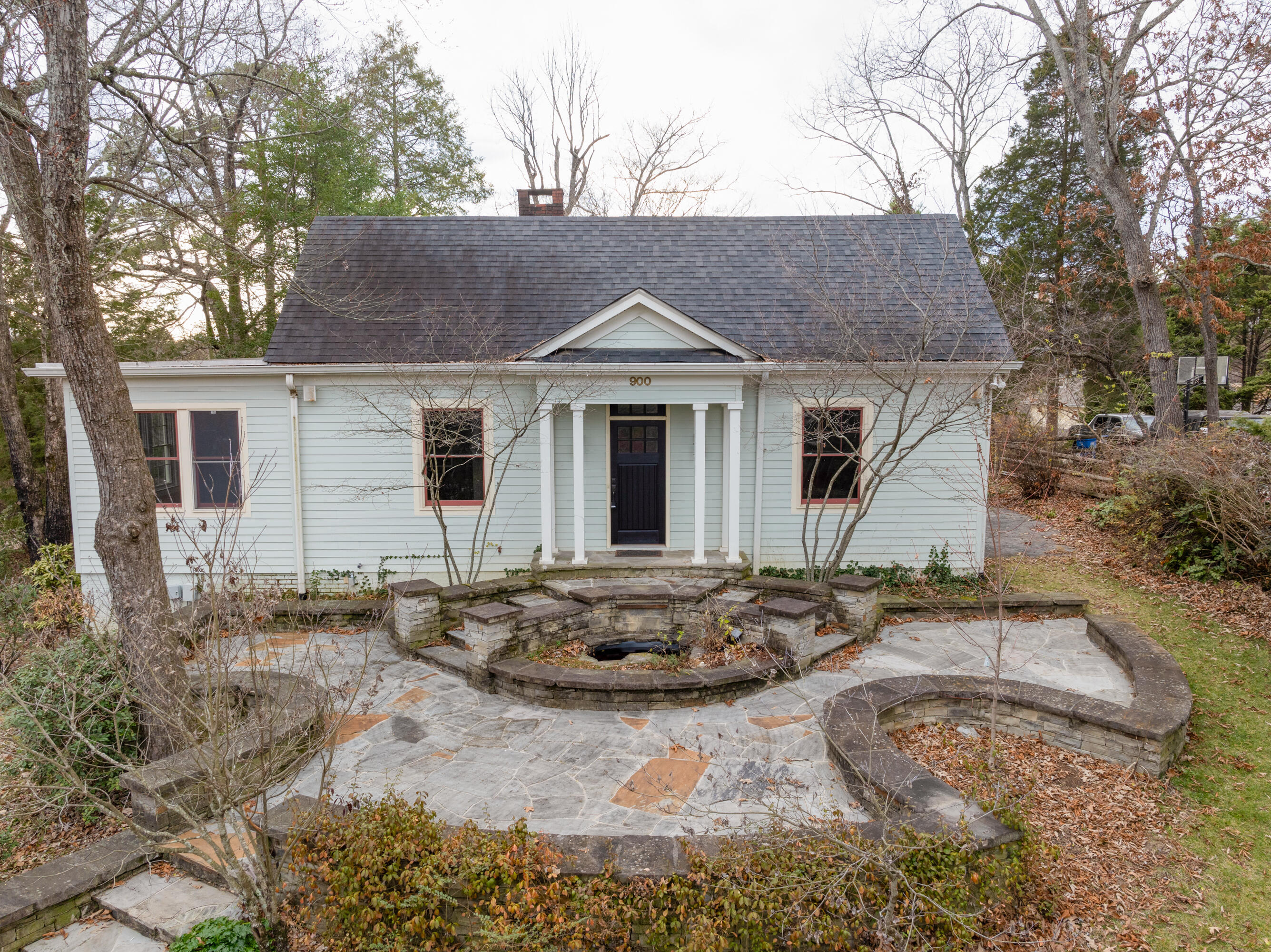 900 Avon Place