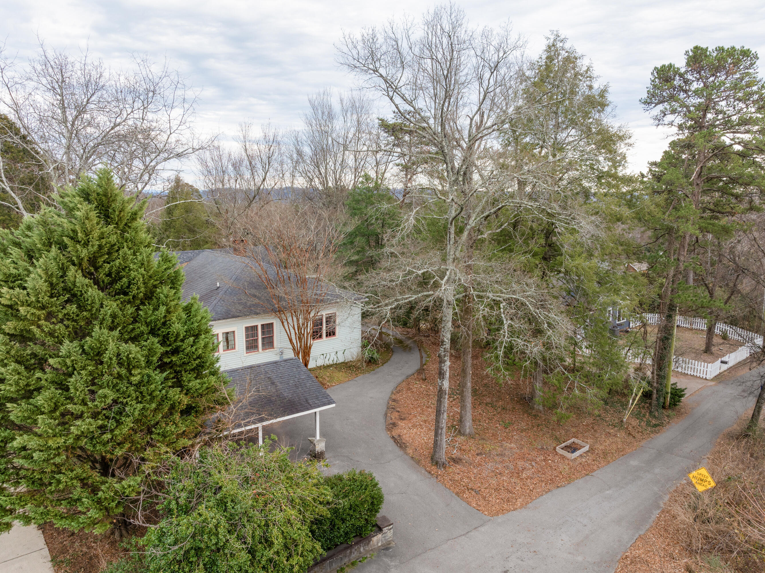 900 Avon Place