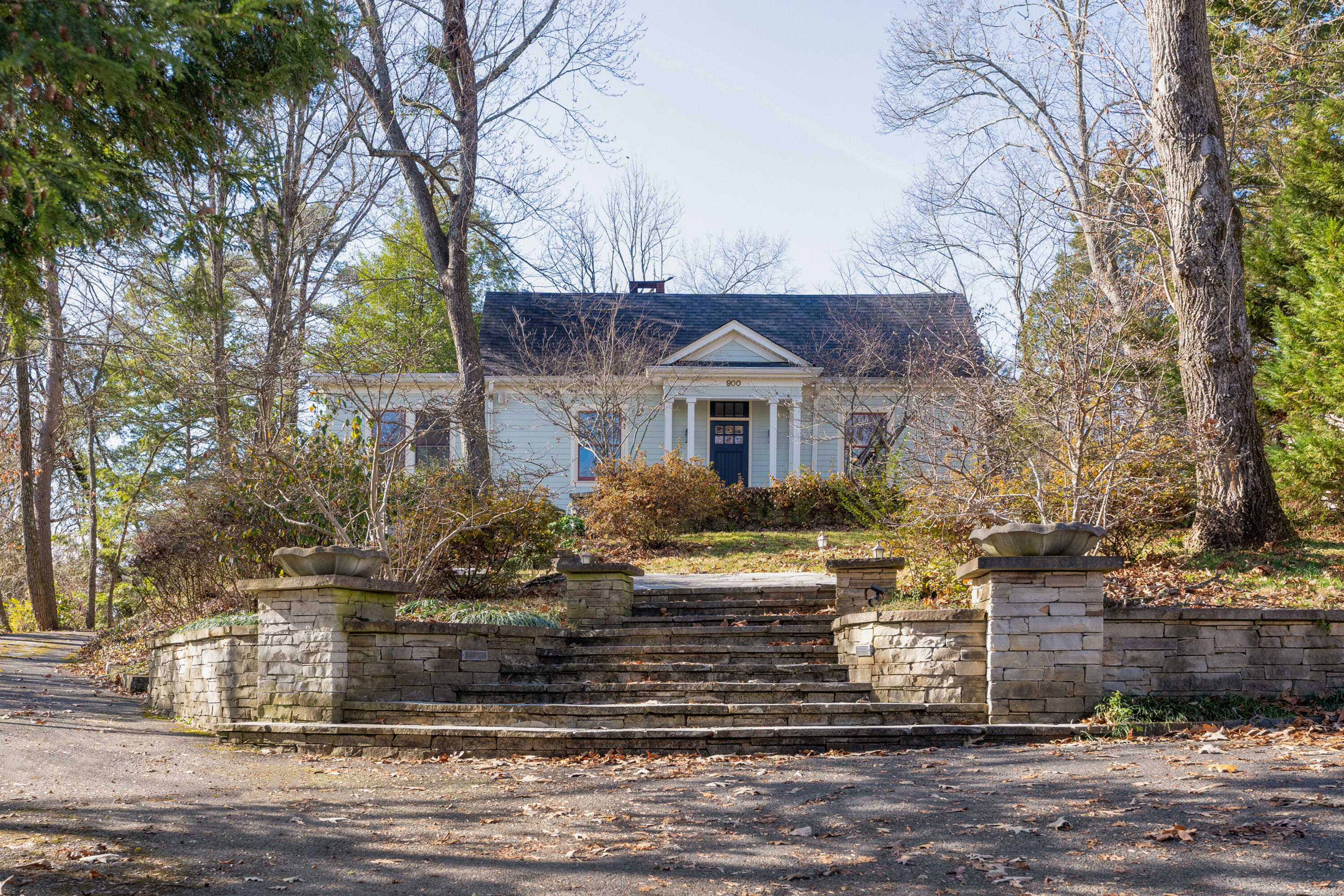 900 Avon Place